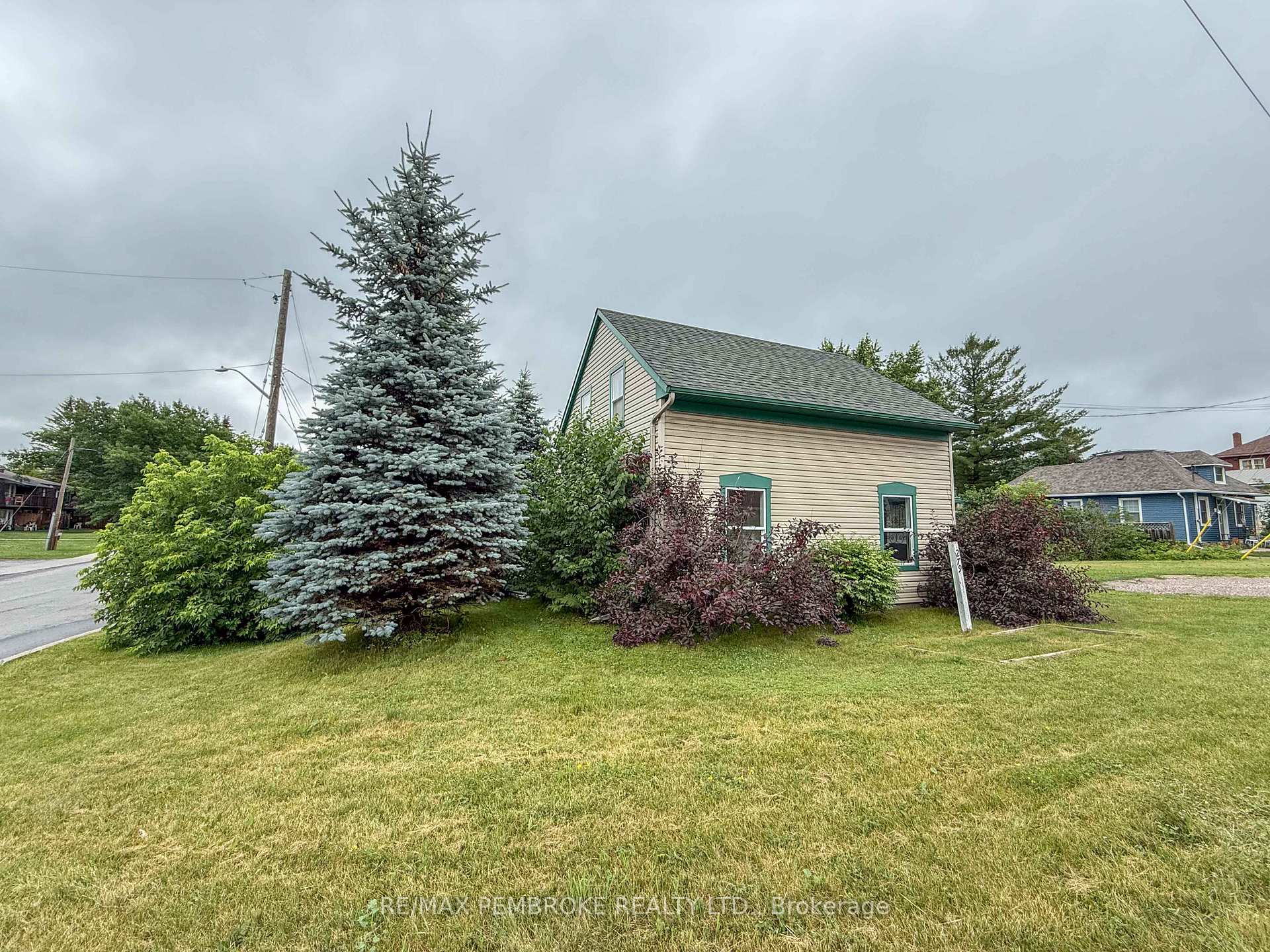 Photo 48 of 279 Lisgar Avenue, Renfrew — HOMEH