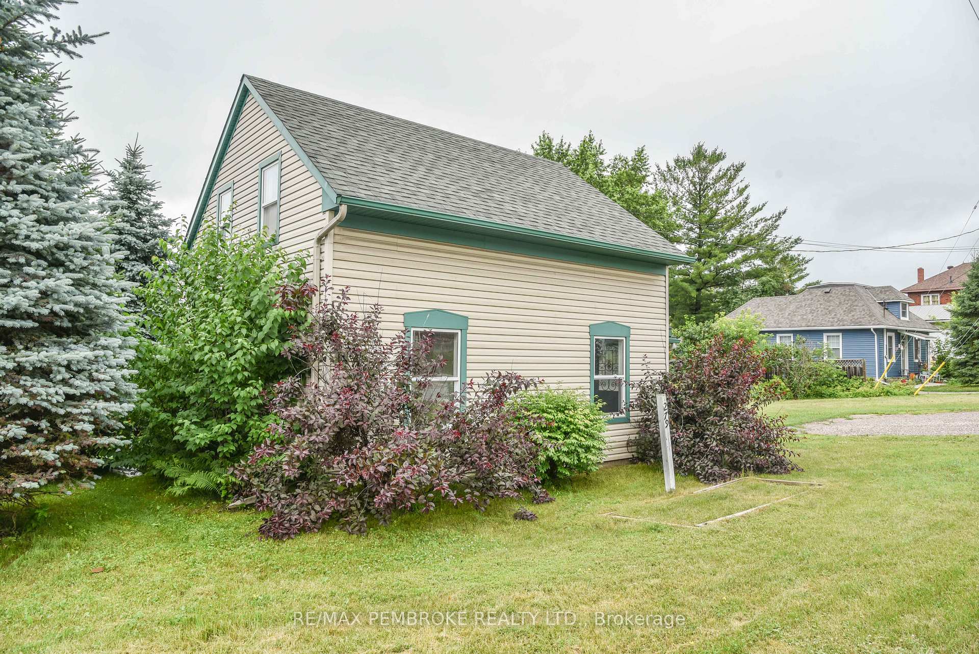 Photo 50 of 279 Lisgar Avenue, Renfrew — HOMEH