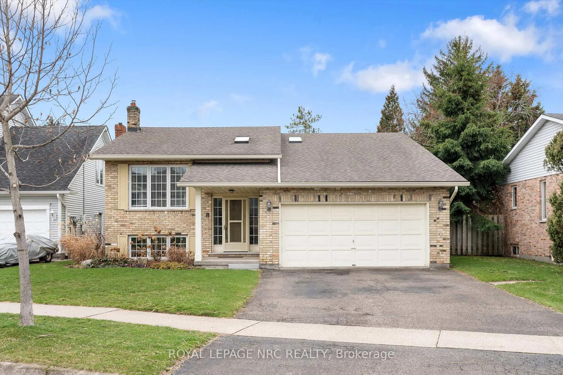 Photo 1 of 8 Dunbar Crescent, St. Catharines, Grapeview — HOMEH