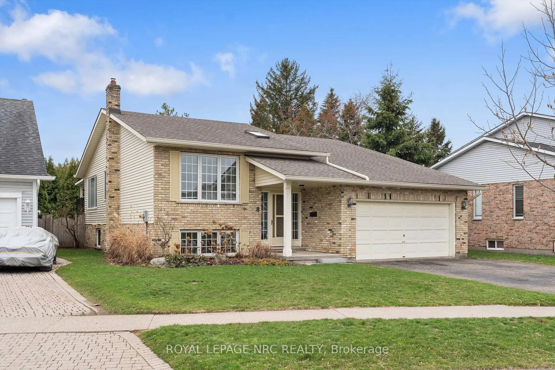 Photo 2 of 8 Dunbar Crescent, St. Catharines, Grapeview — HOMEH