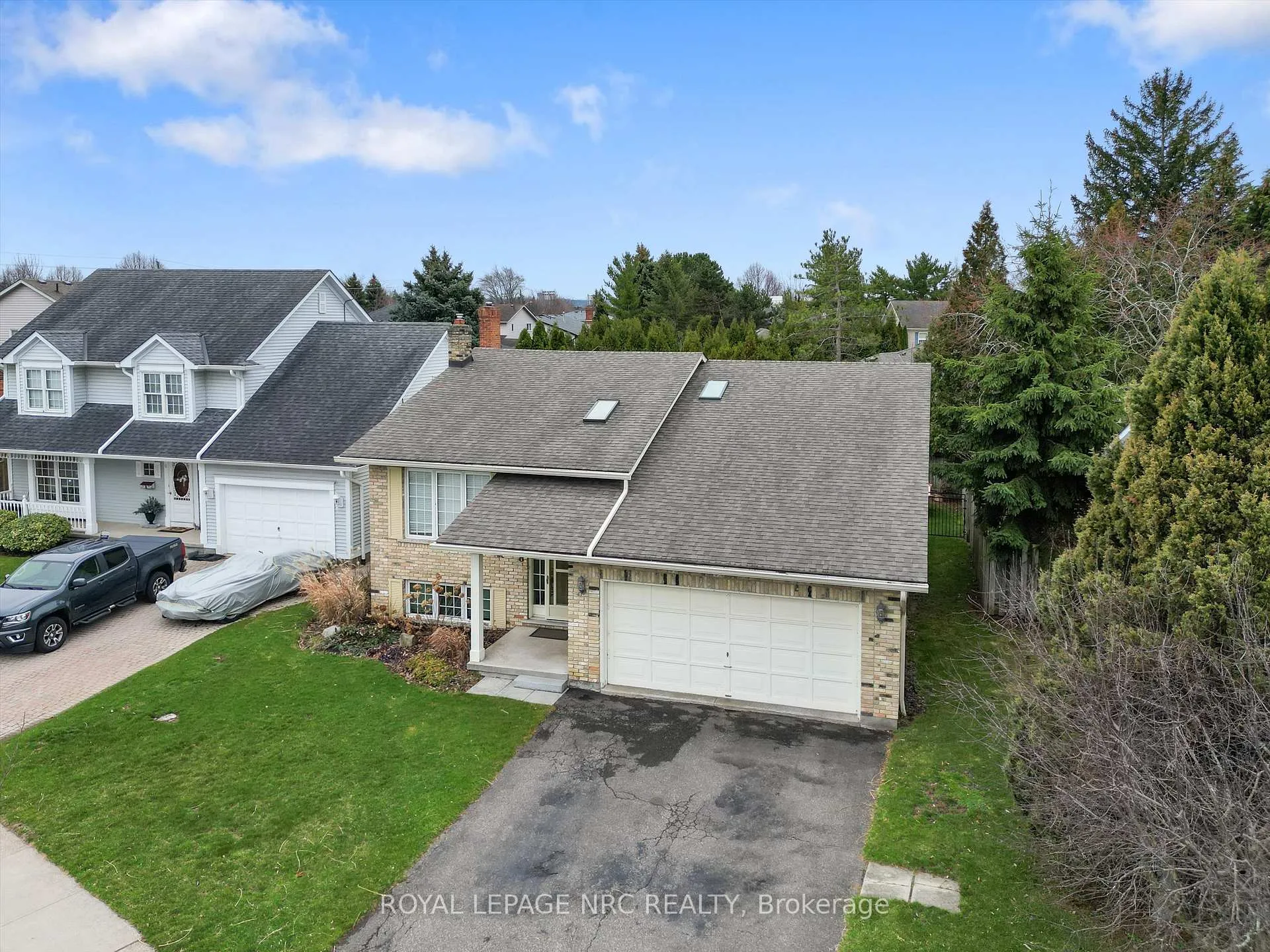 Photo 3 of 8 Dunbar Crescent, St. Catharines, Grapeview — HOMEH