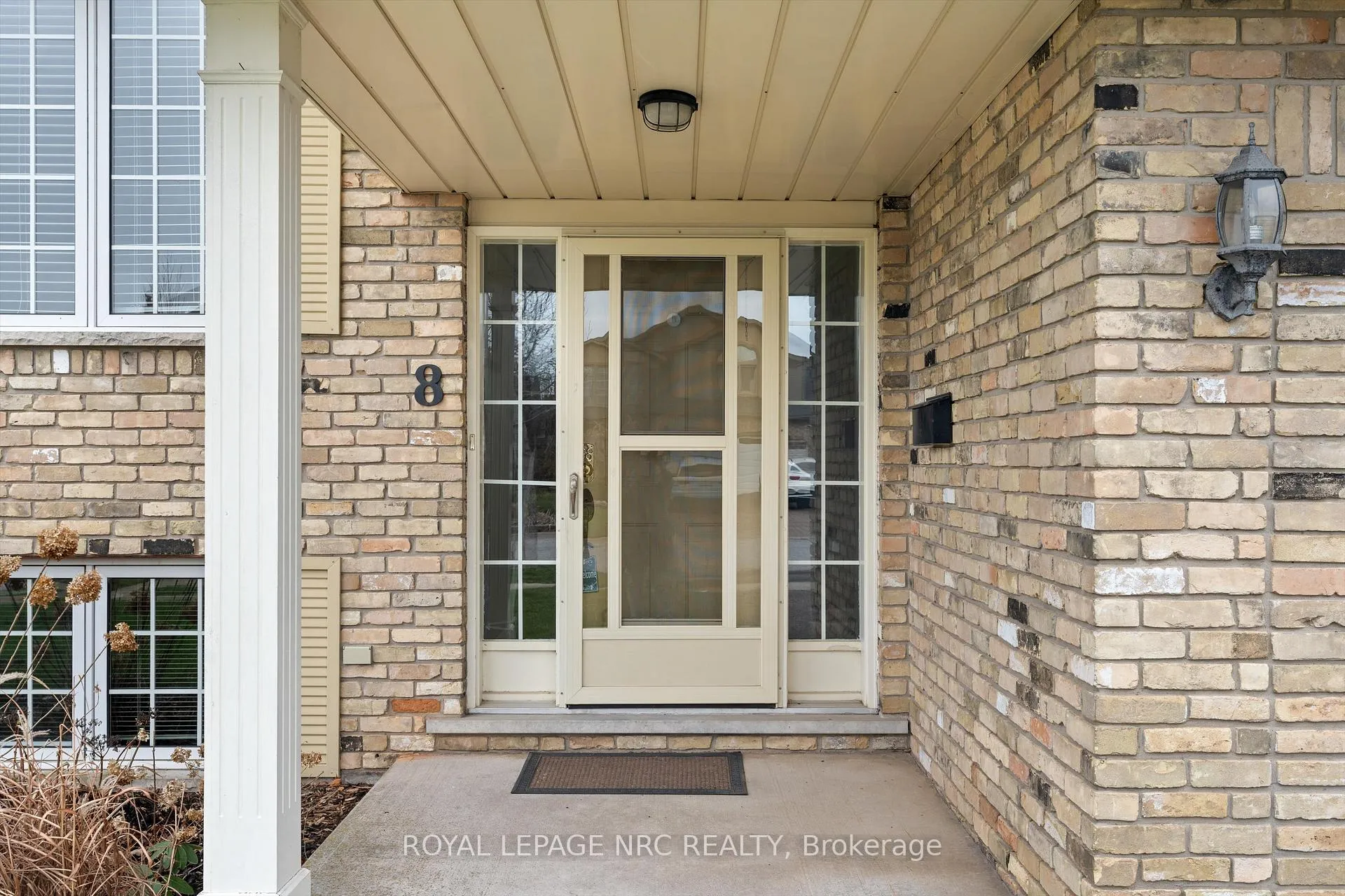 Photo 4 of 8 Dunbar Crescent, St. Catharines, Grapeview — HOMEH