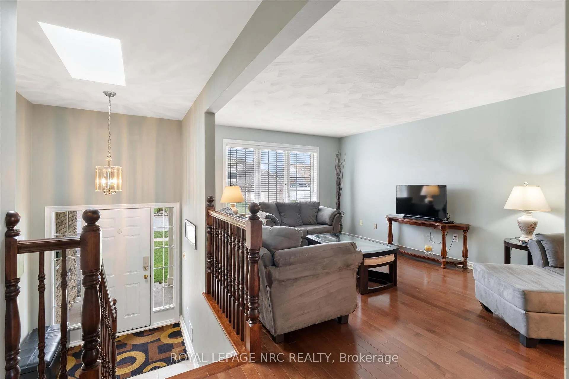 Photo 6 of 8 Dunbar Crescent, St. Catharines, Grapeview — HOMEH