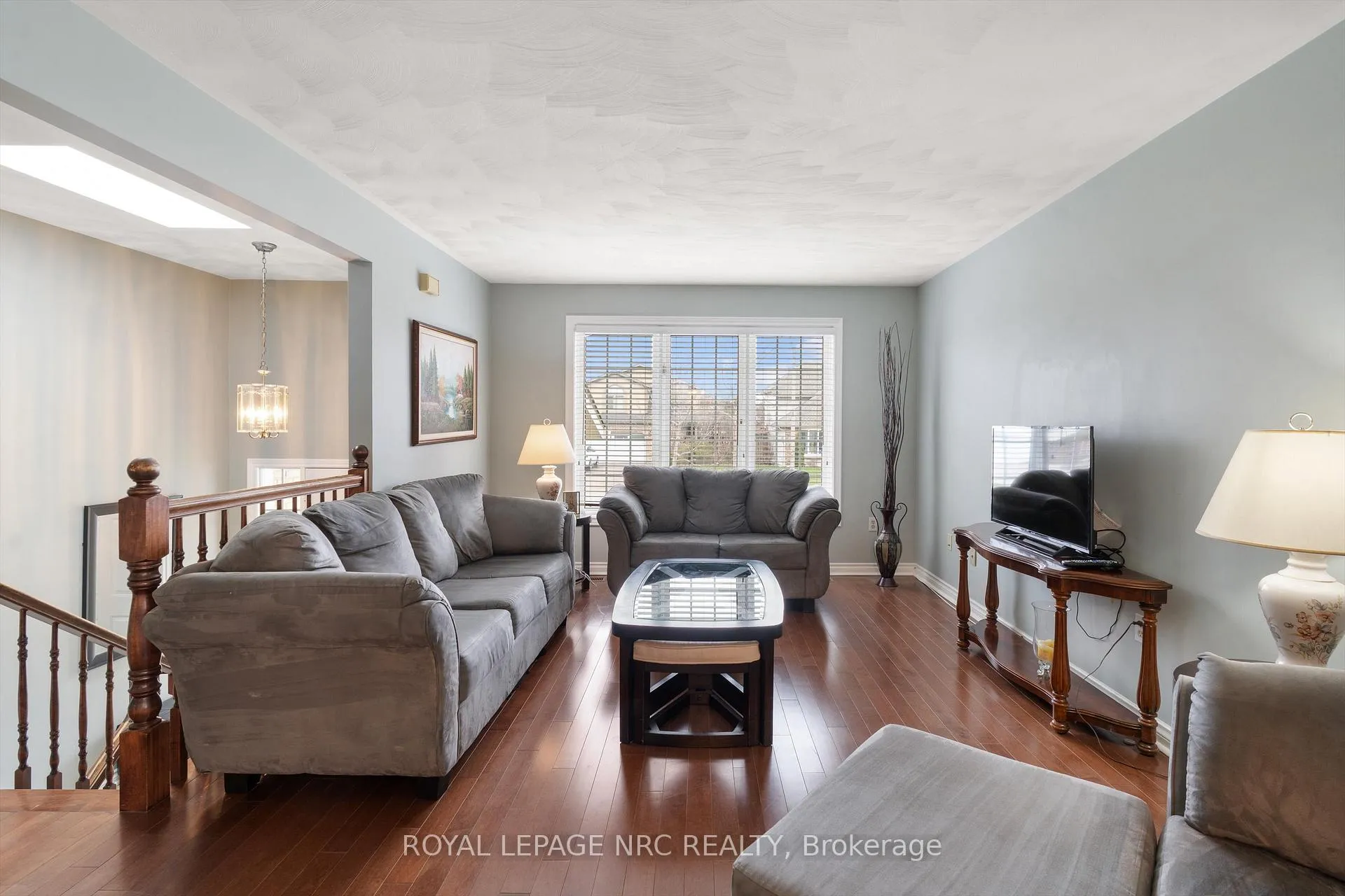 Photo 7 of 8 Dunbar Crescent, St. Catharines, Grapeview — HOMEH