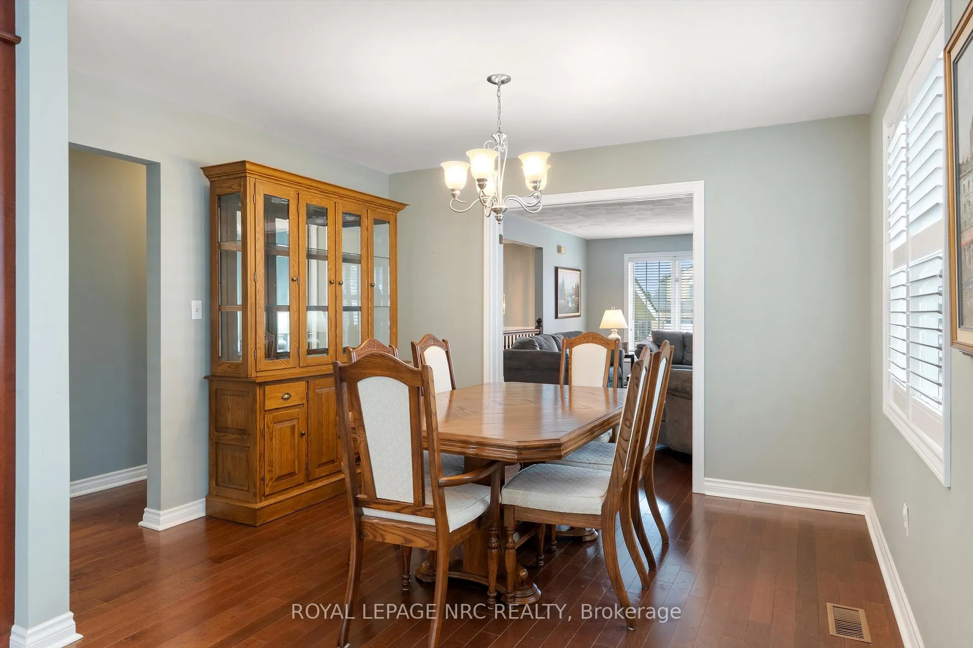 Photo 10 of 8 Dunbar Crescent, St. Catharines, Grapeview — HOMEH
