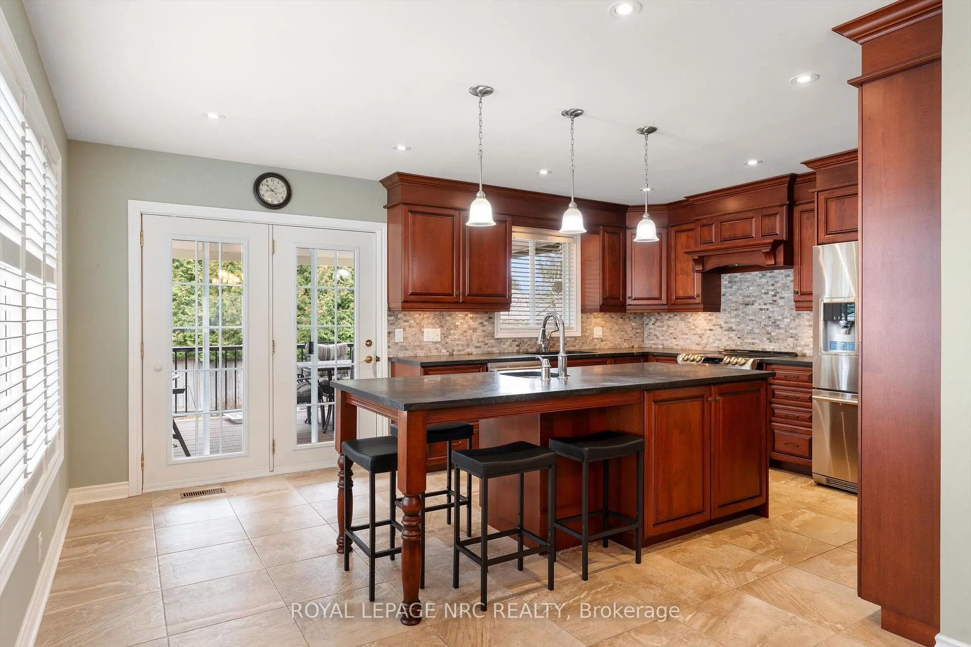 Photo 12 of 8 Dunbar Crescent, St. Catharines, Grapeview — HOMEH