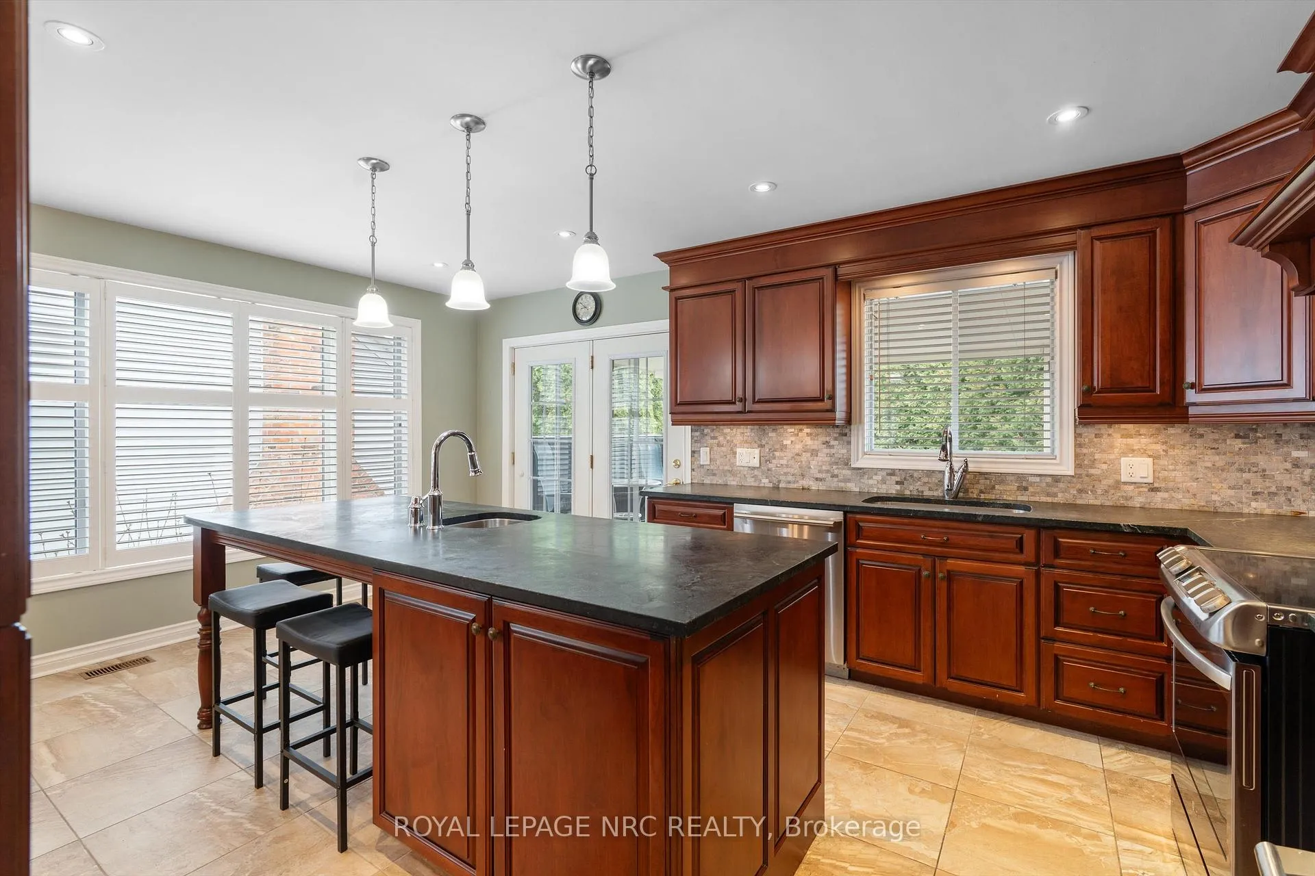 Photo 17 of 8 Dunbar Crescent, St. Catharines, Grapeview — HOMEH