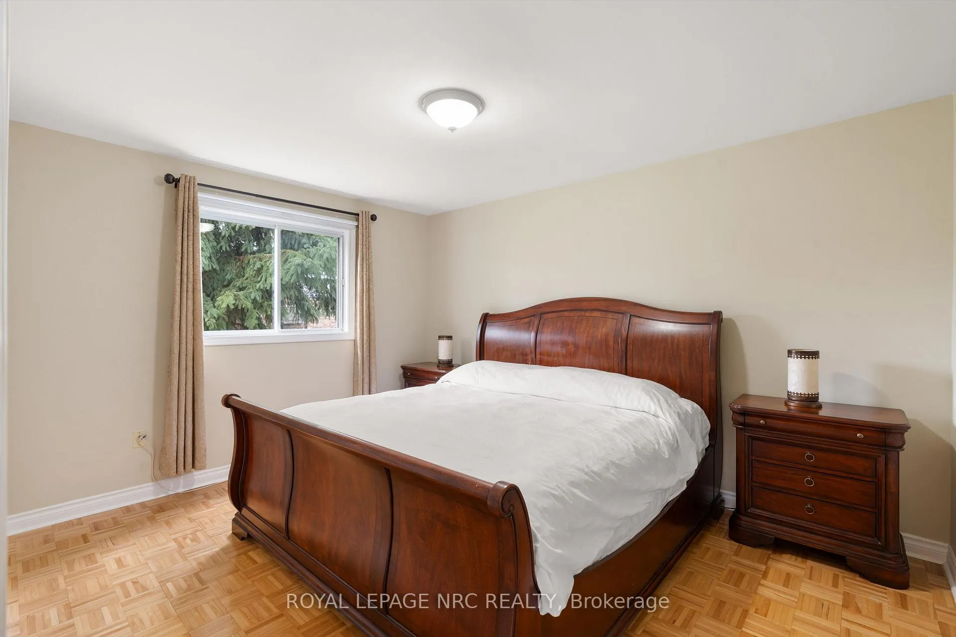 Photo 21 of 8 Dunbar Crescent, St. Catharines, Grapeview — HOMEH
