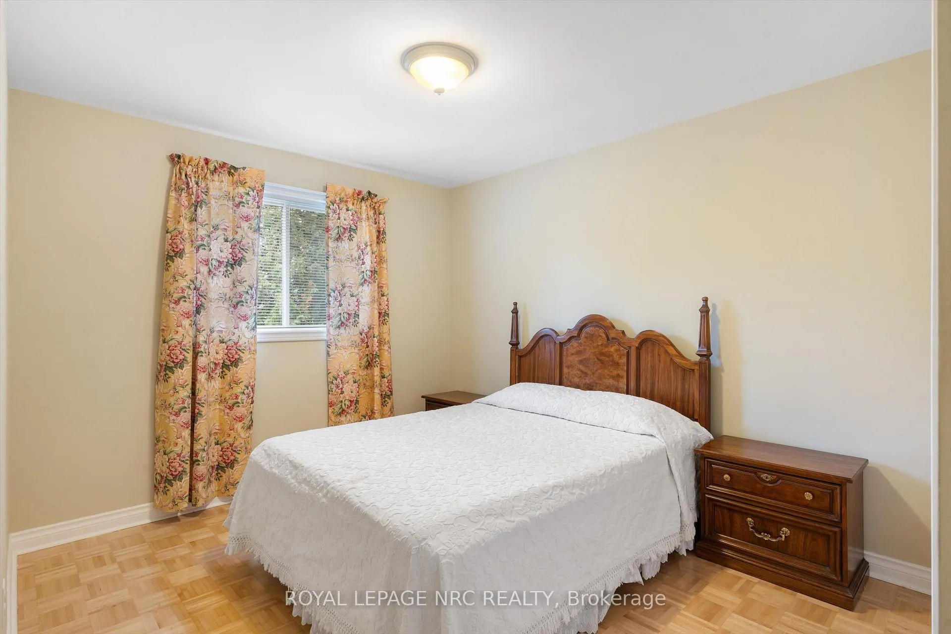 Photo 23 of 8 Dunbar Crescent, St. Catharines, Grapeview — HOMEH