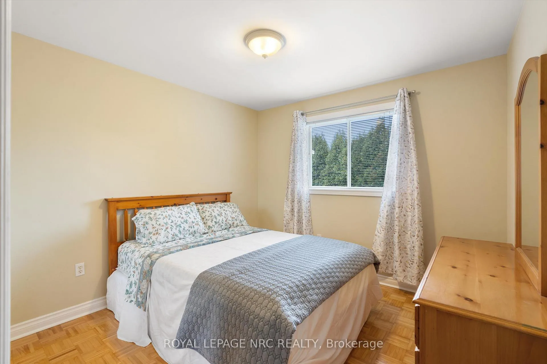 Photo 25 of 8 Dunbar Crescent, St. Catharines, Grapeview — HOMEH