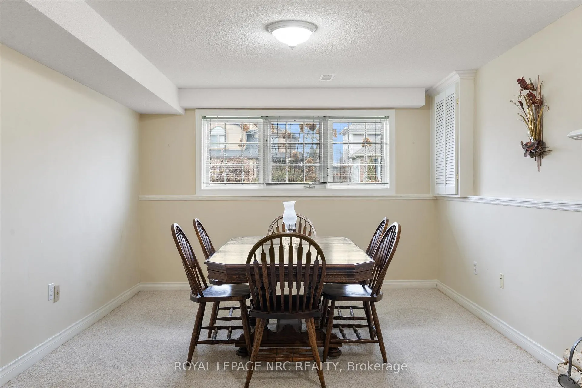 Photo 31 of 8 Dunbar Crescent, St. Catharines, Grapeview — HOMEH