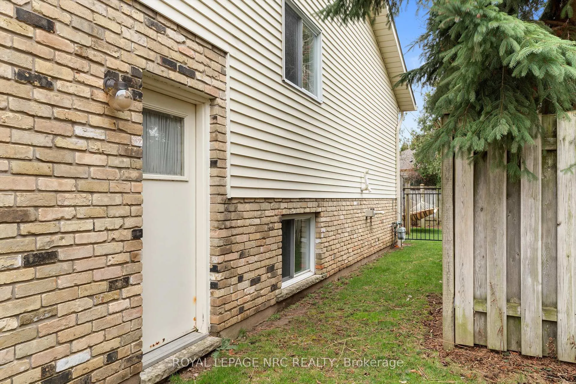 Photo 36 of 8 Dunbar Crescent, St. Catharines, Grapeview — HOMEH