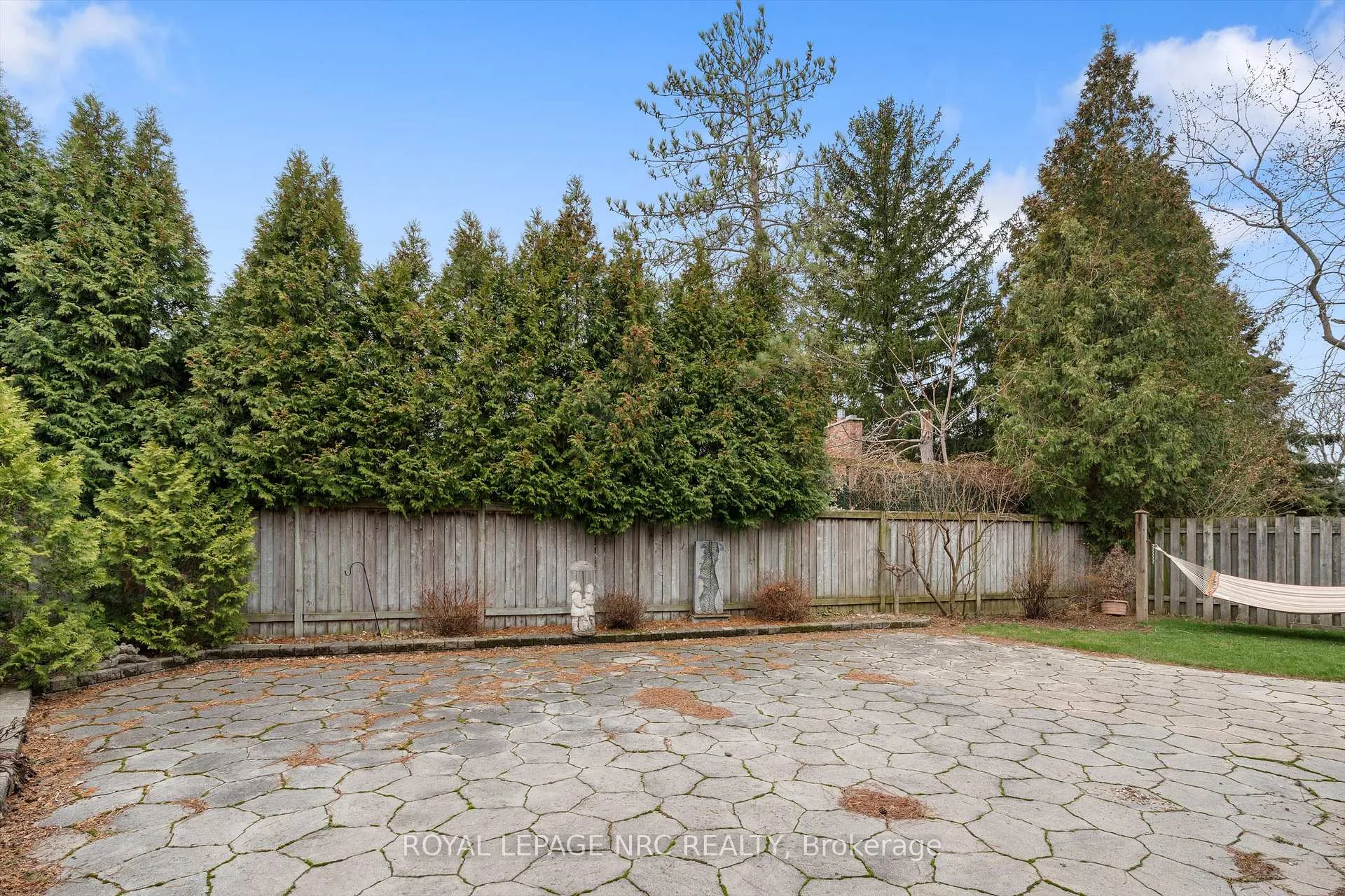 Photo 38 of 8 Dunbar Crescent, St. Catharines, Grapeview — HOMEH