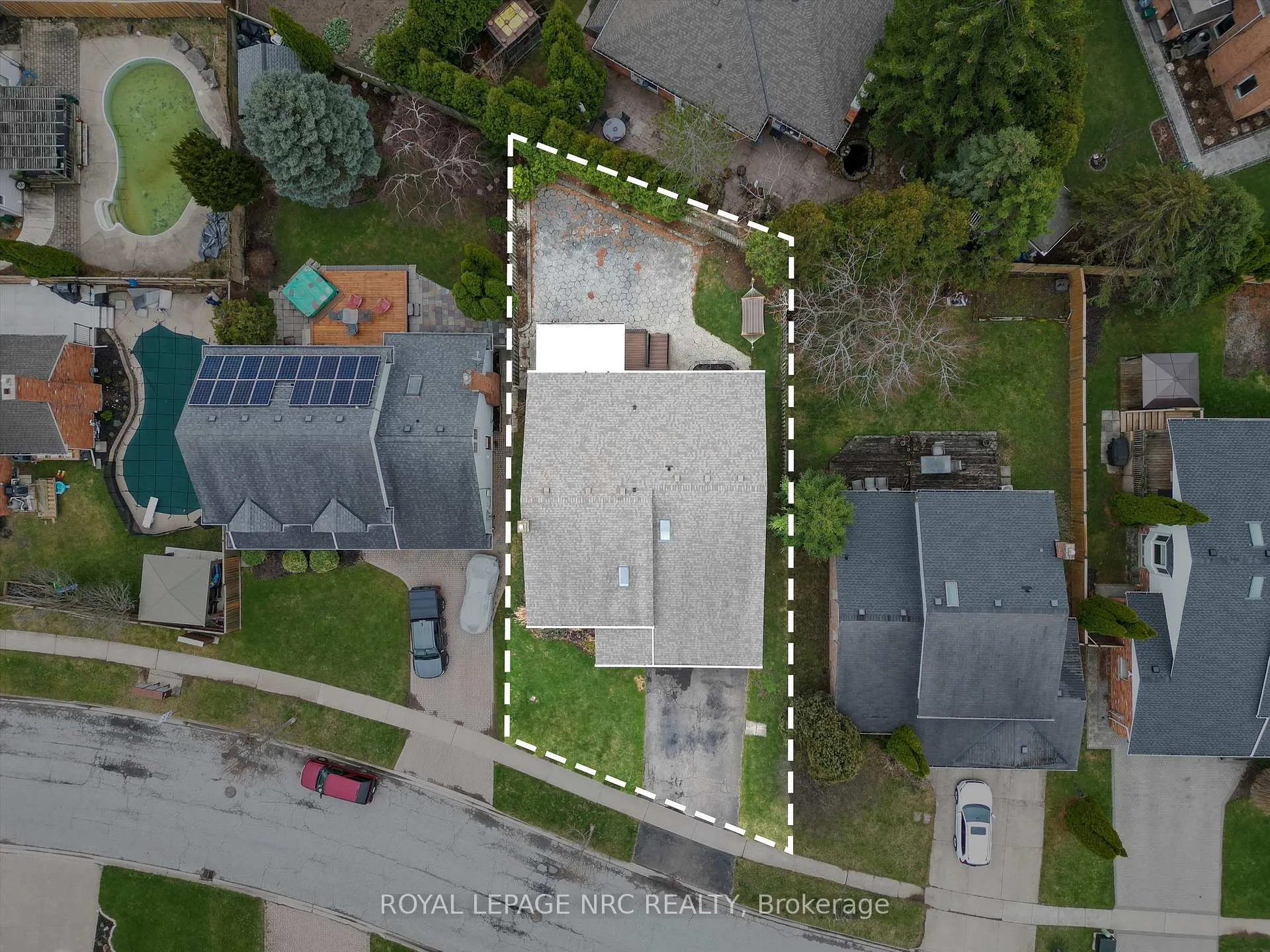 Photo 42 of 8 Dunbar Crescent, St. Catharines, Grapeview — HOMEH