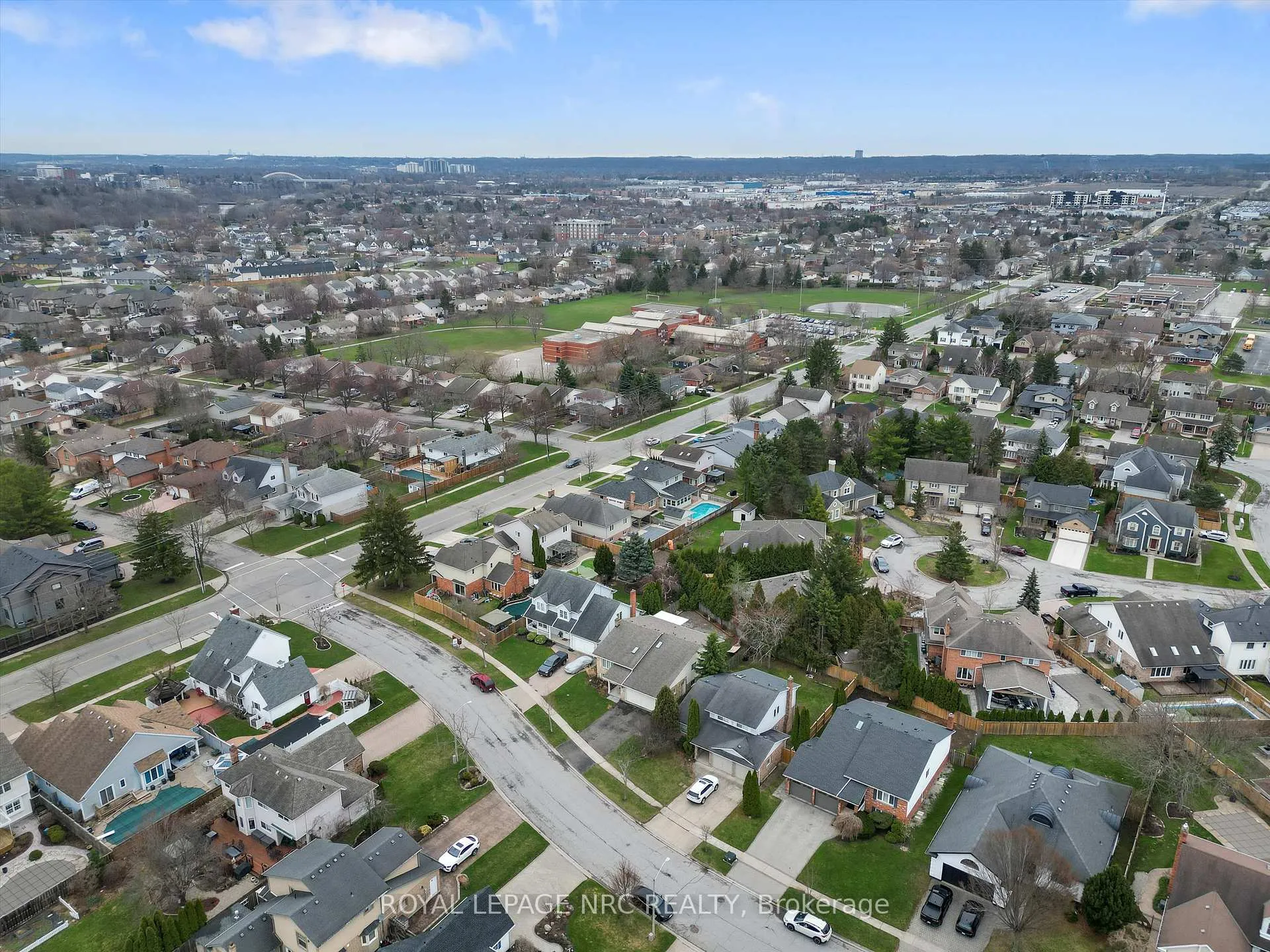 Photo 45 of 8 Dunbar Crescent, St. Catharines, Grapeview — HOMEH