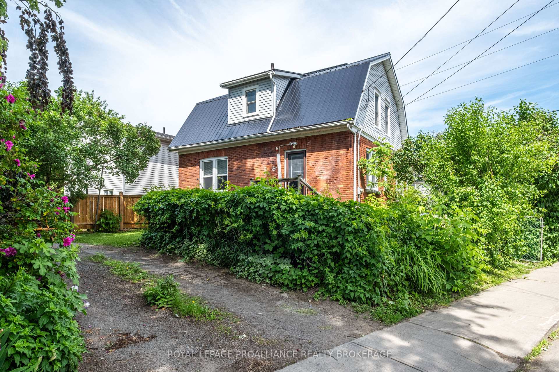 Photo 2 of 300 Division Street, Kingston, East of Sir John A. Blvd — HOMEH
