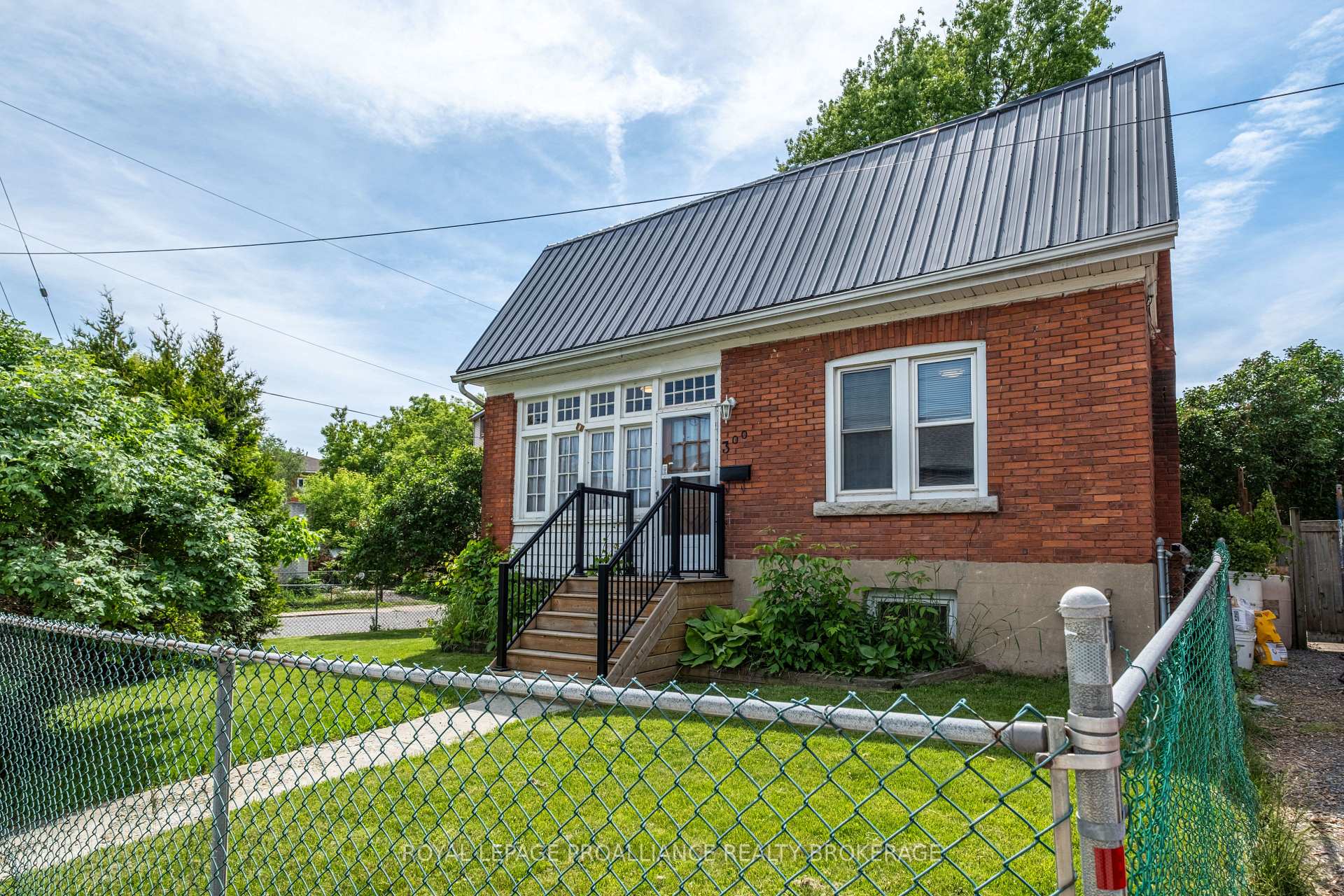 Photo 3 of 300 Division Street, Kingston, East of Sir John A. Blvd — HOMEH