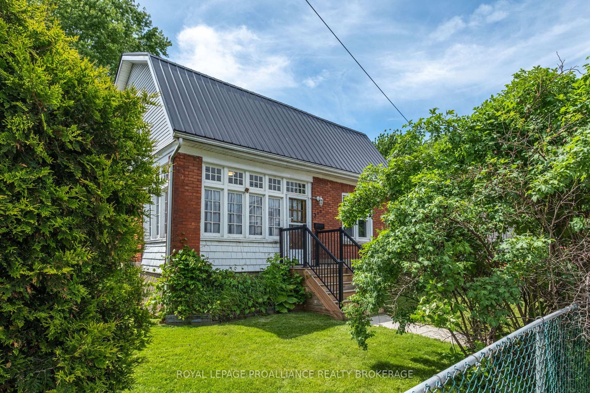 Photo 4 of 300 Division Street, Kingston, East of Sir John A. Blvd — HOMEH