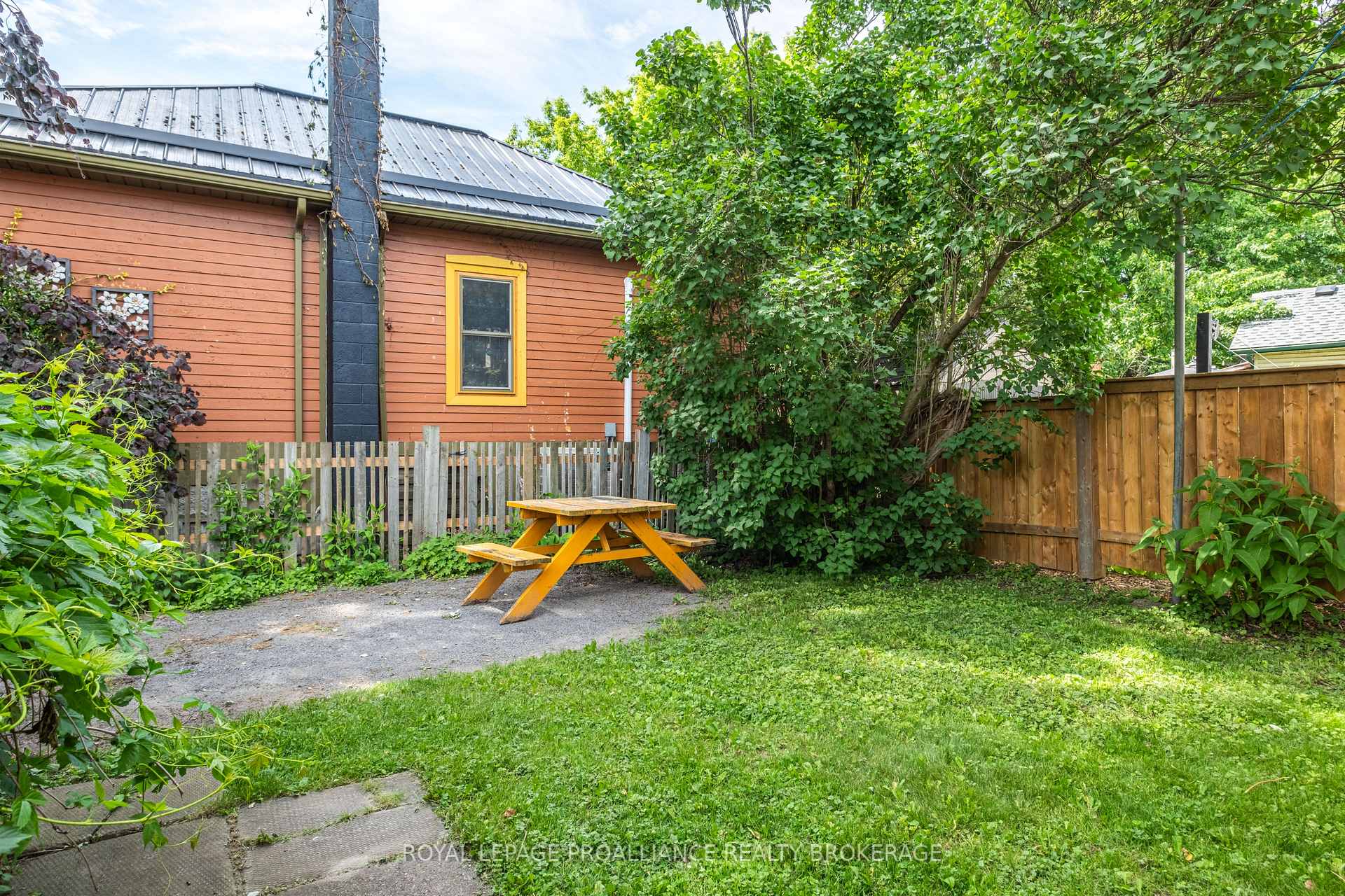 Photo 7 of 300 Division Street, Kingston, East of Sir John A. Blvd — HOMEH
