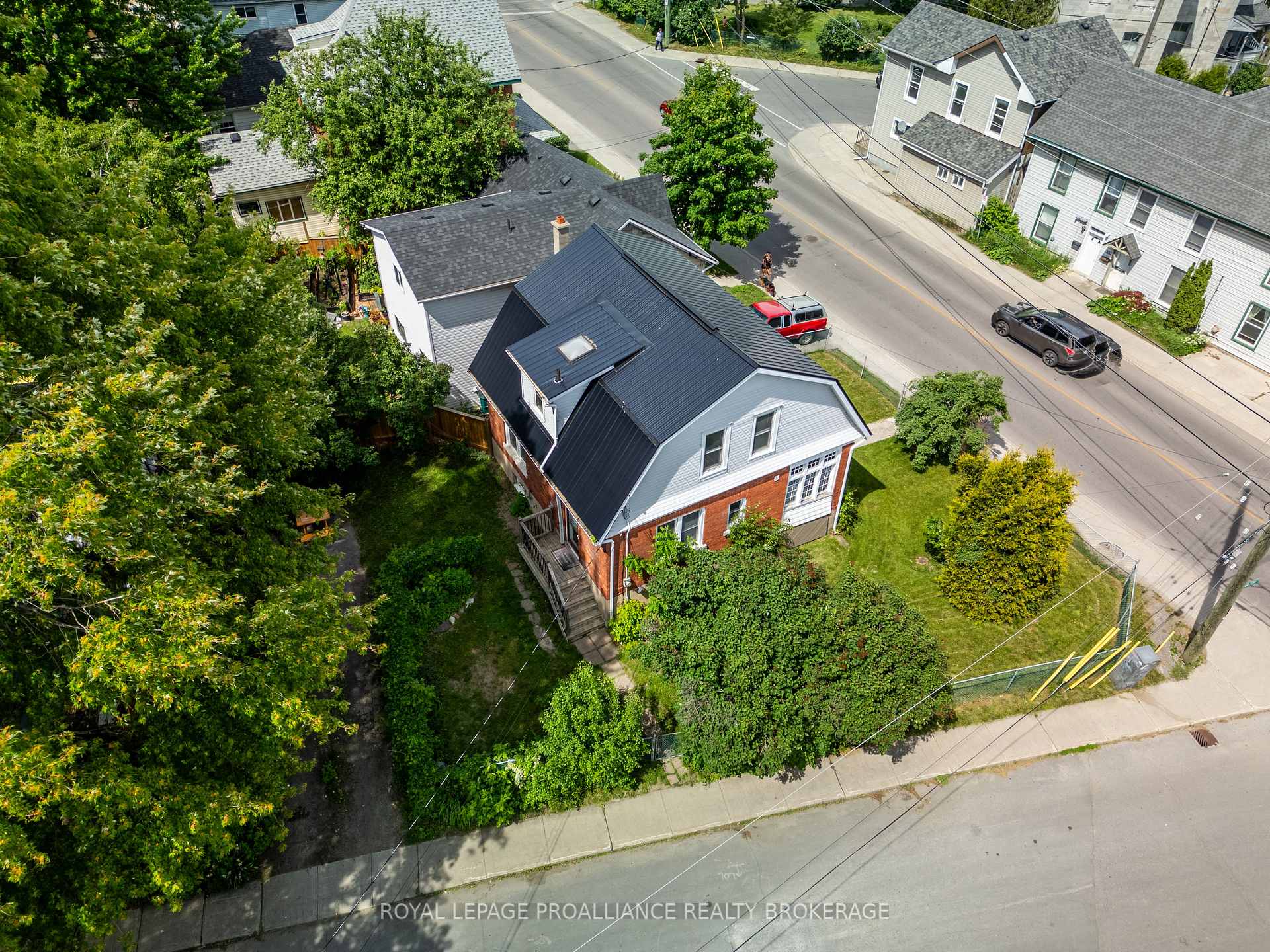 Photo 8 of 300 Division Street, Kingston, East of Sir John A. Blvd — HOMEH