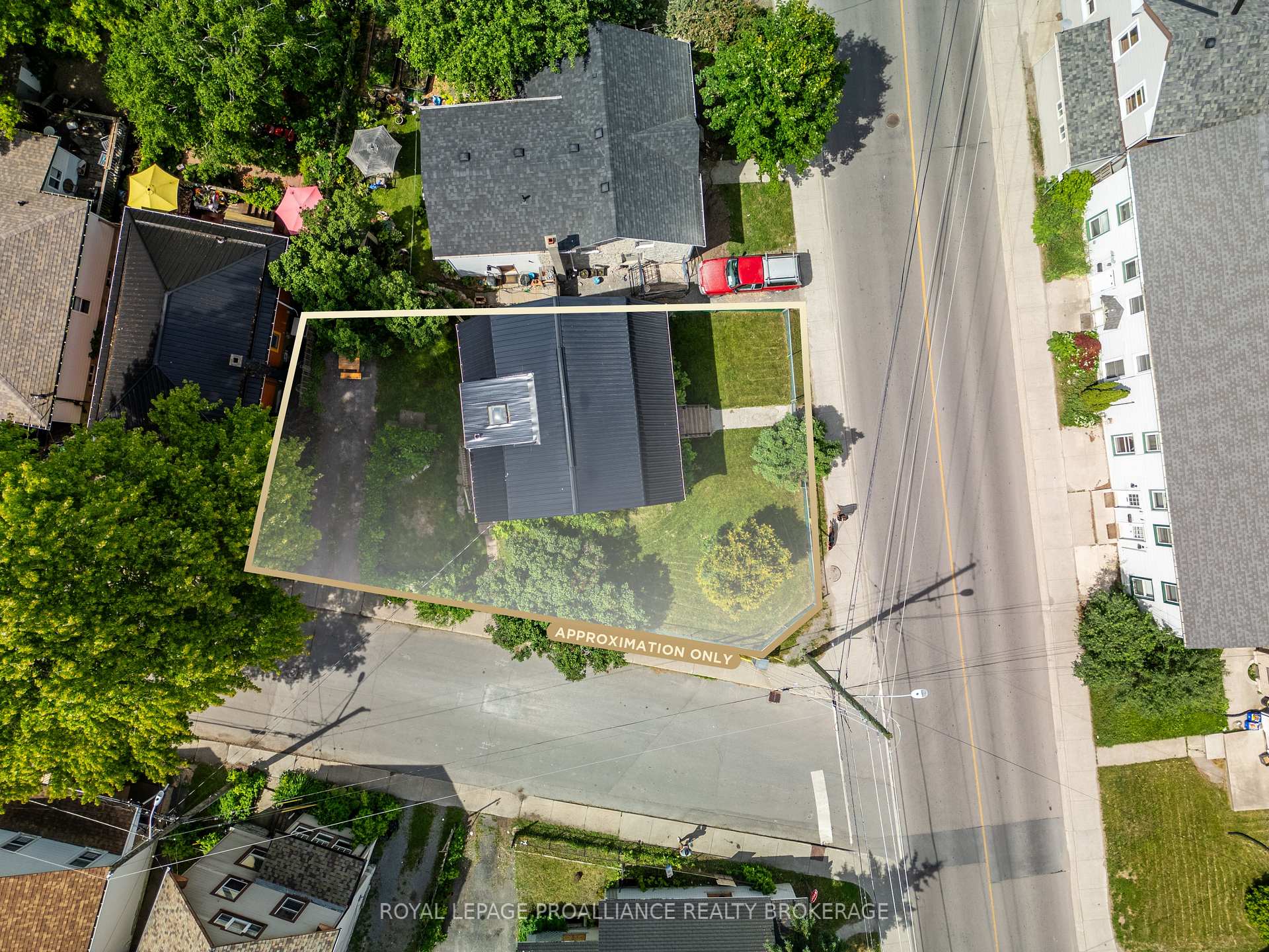 Photo 9 of 300 Division Street, Kingston, East of Sir John A. Blvd — HOMEH