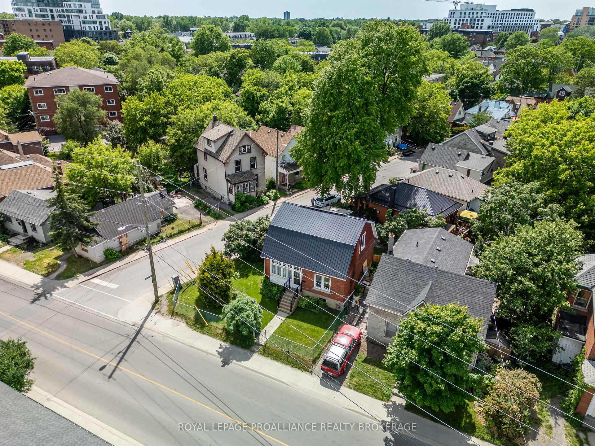 Photo 11 of 300 Division Street, Kingston, East of Sir John A. Blvd — HOMEH