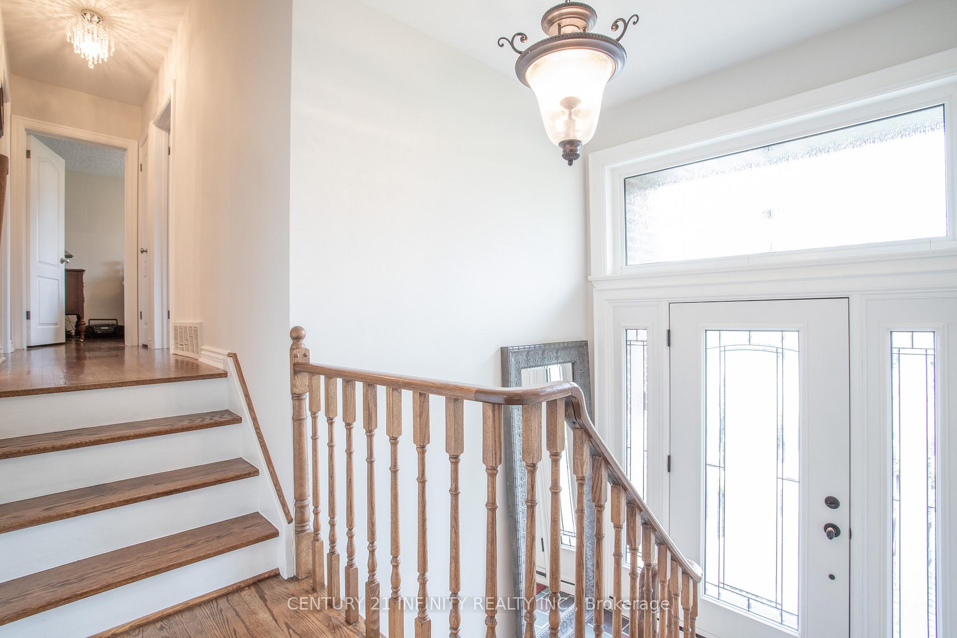 Photo 5 of 730 Gibbons Street, Oshawa, Northglen — HOMEH