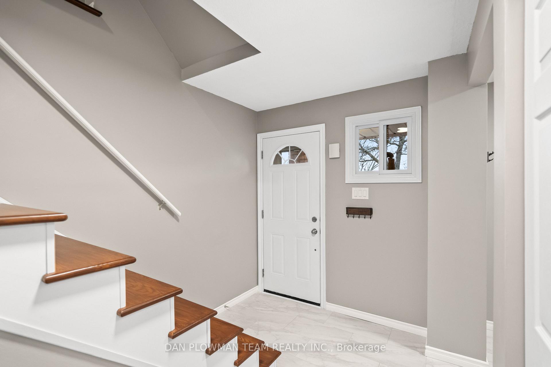 Photo 3 of 1235 Delmark Court, Oshawa, Donevan — HOMEH