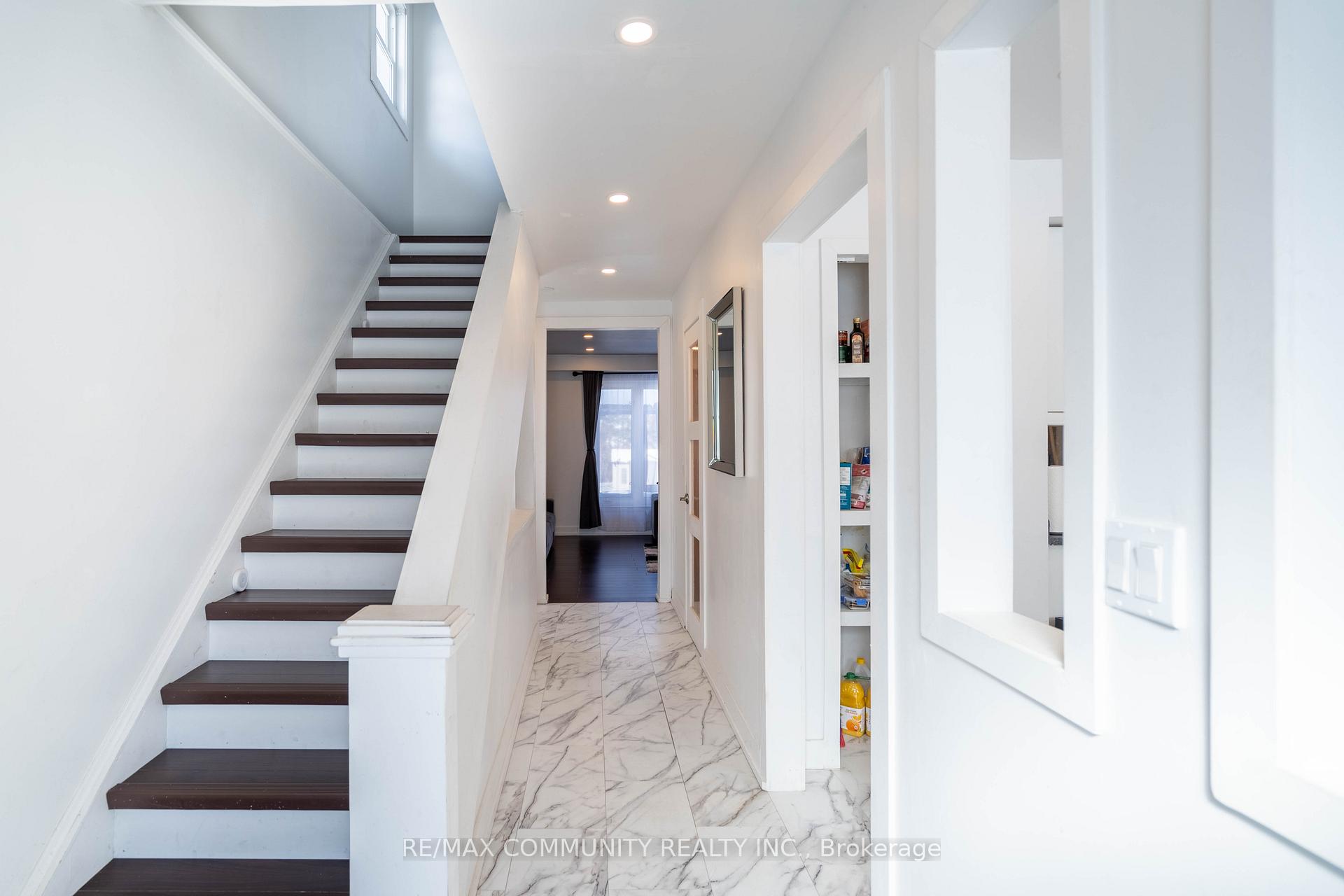 Photo 2 of 624 Radisson Avenue, Oshawa, Vanier — HOMEH