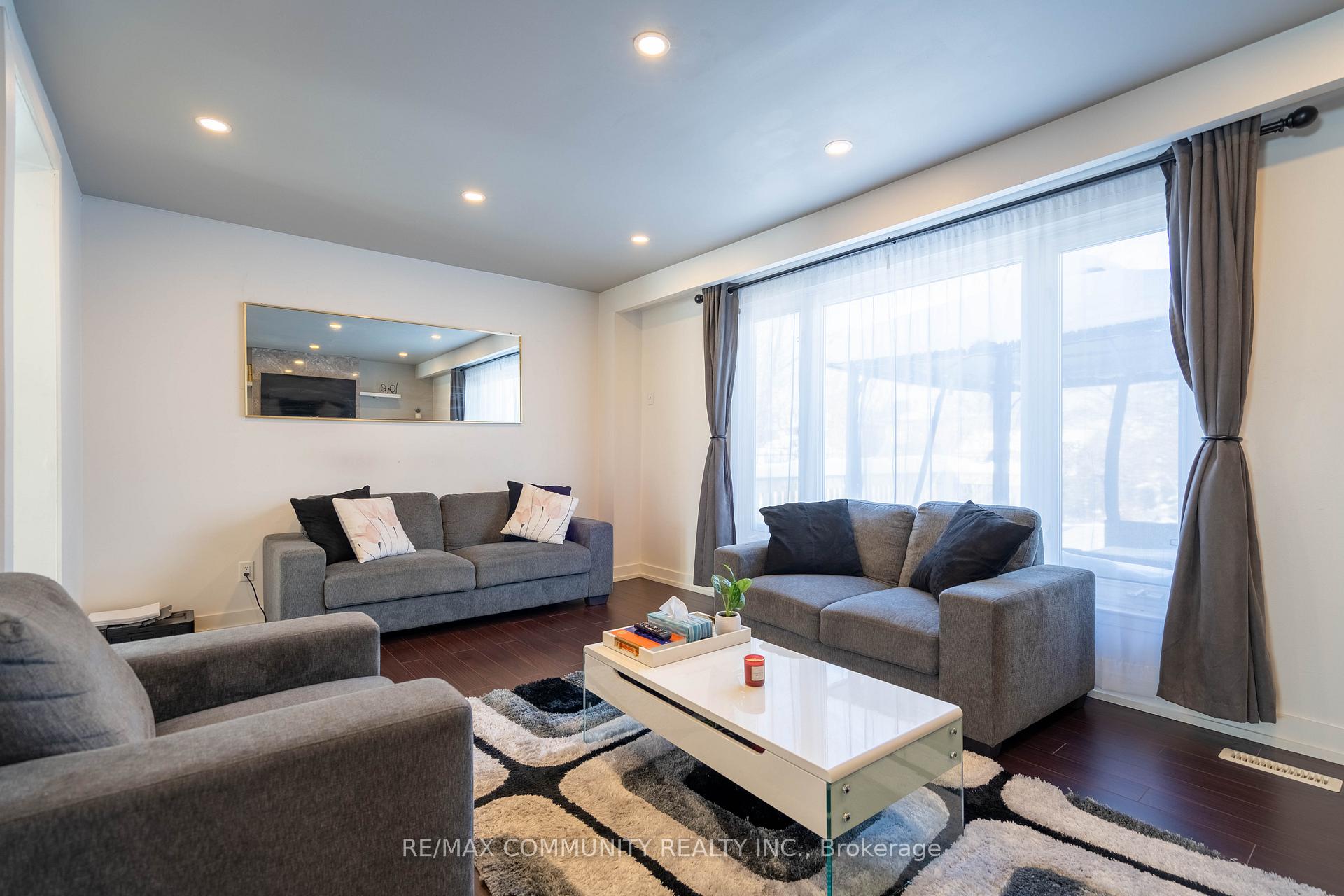 Photo 7 of 624 Radisson Avenue, Oshawa, Vanier — HOMEH