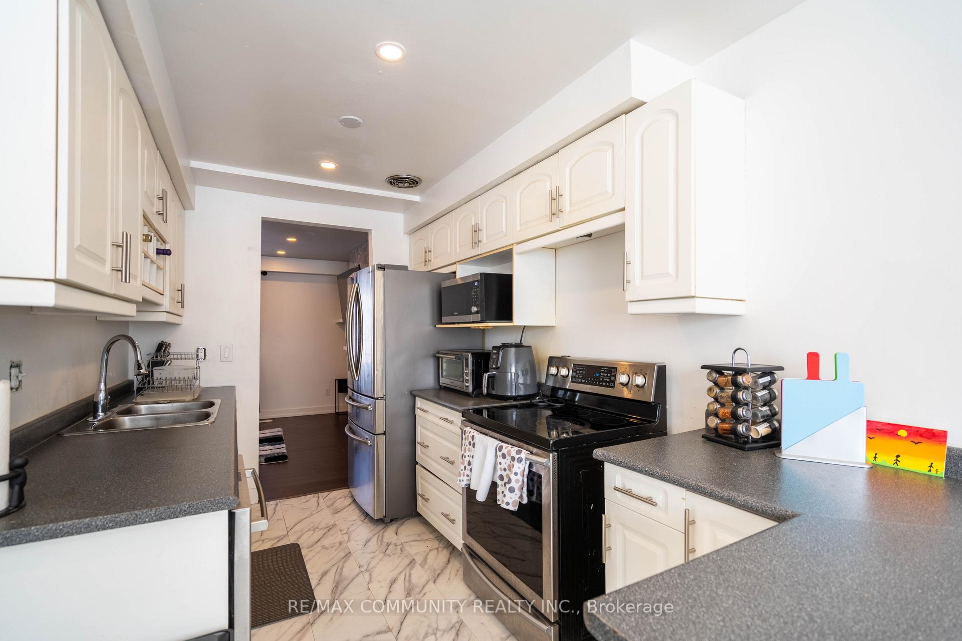 Photo 11 of 624 Radisson Avenue, Oshawa, Vanier — HOMEH