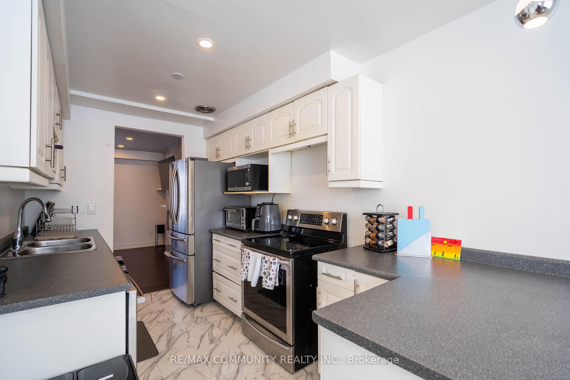 Photo 12 of 624 Radisson Avenue, Oshawa, Vanier — HOMEH