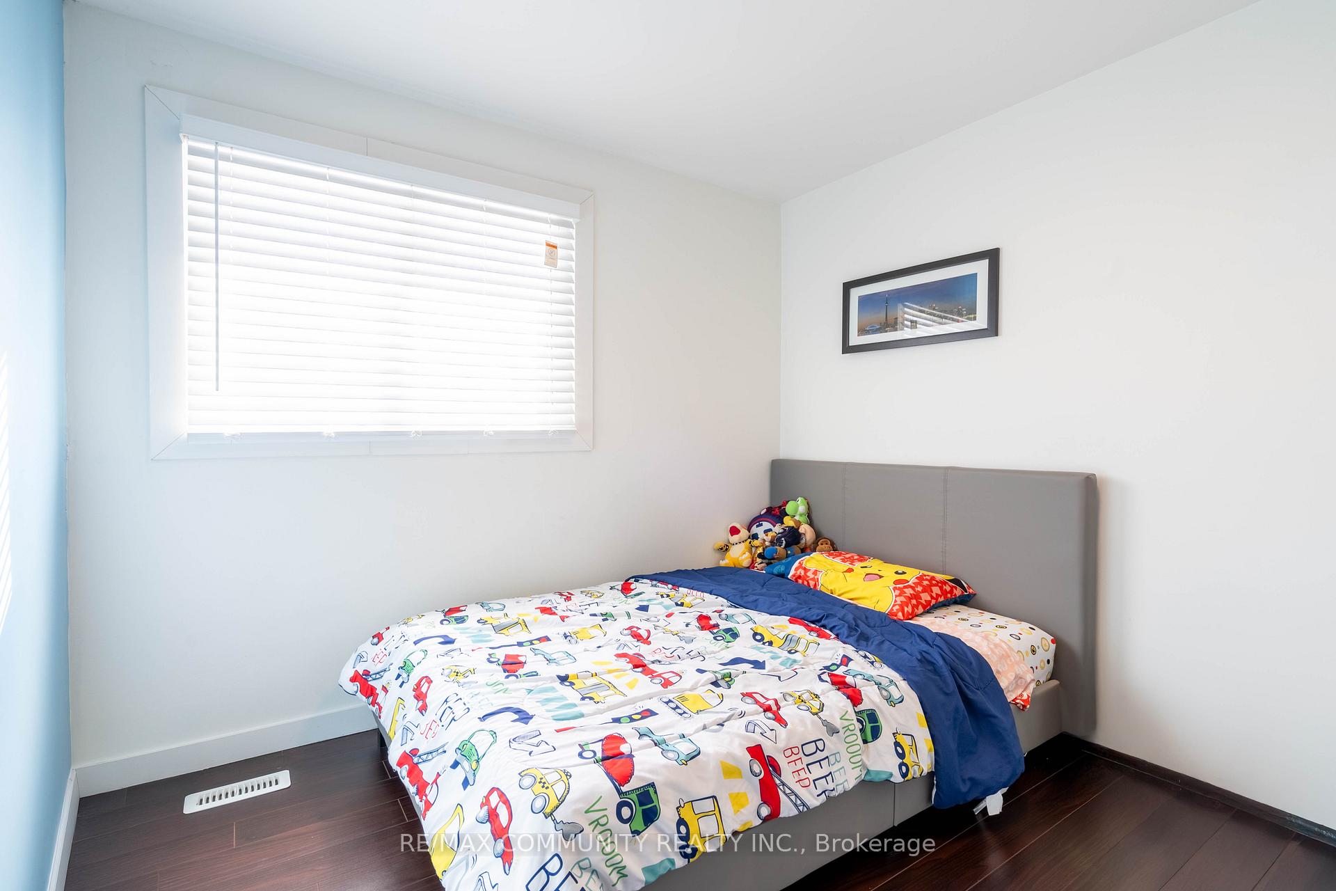 Photo 15 of 624 Radisson Avenue, Oshawa, Vanier — HOMEH