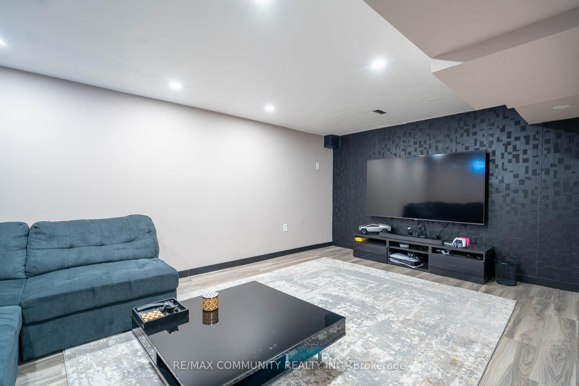 Photo 18 of 624 Radisson Avenue, Oshawa, Vanier — HOMEH
