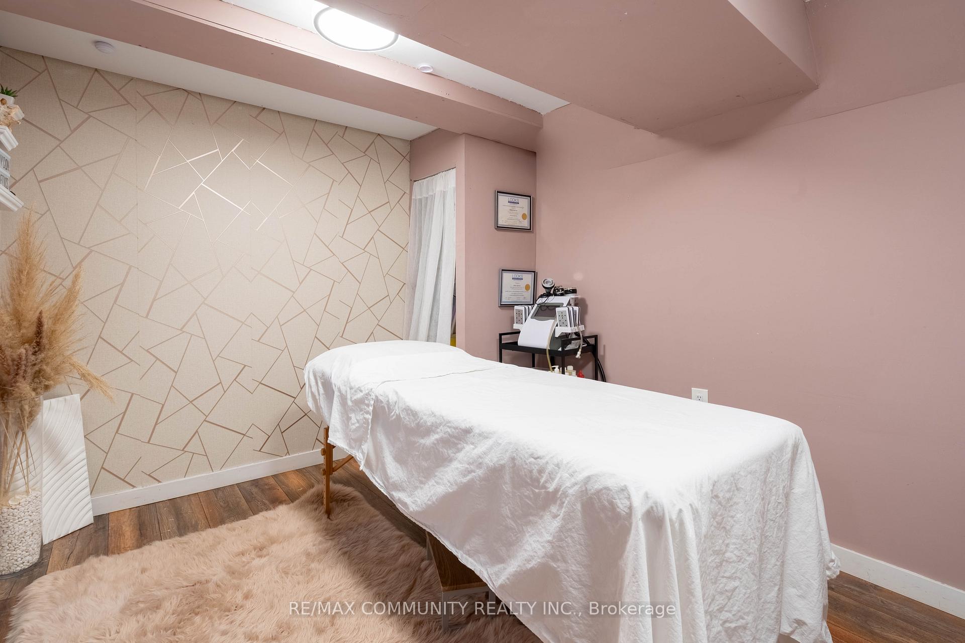 Photo 21 of 624 Radisson Avenue, Oshawa, Vanier — HOMEH