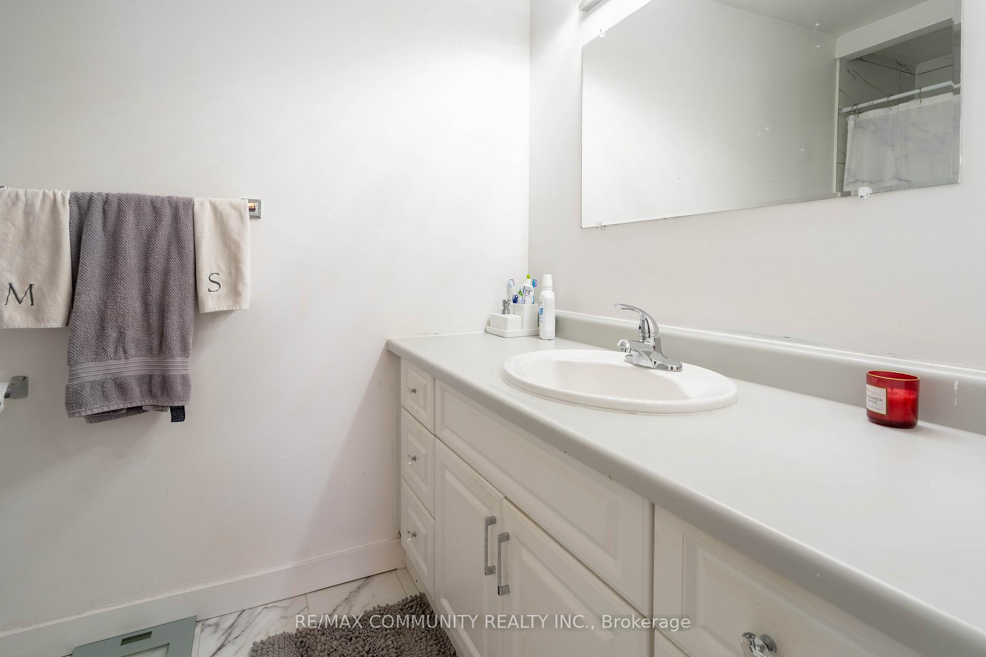 Photo 23 of 624 Radisson Avenue, Oshawa, Vanier — HOMEH