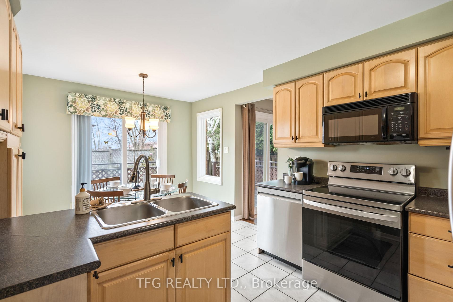 Photo 10 of 1272 Maple Ridge Drive, Pickering, Liverpool — HOMEH