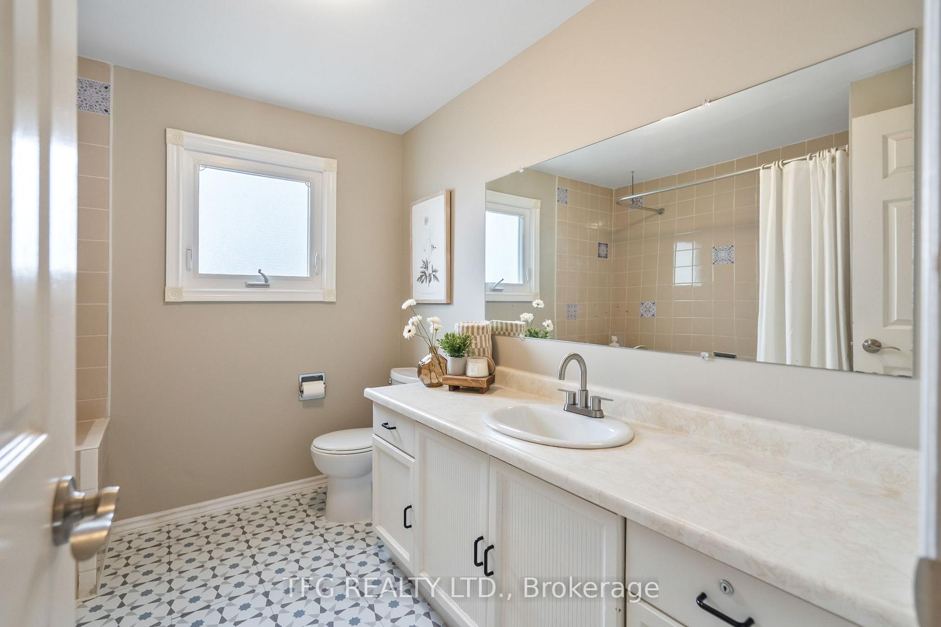 Photo 21 of 1272 Maple Ridge Drive, Pickering, Liverpool — HOMEH