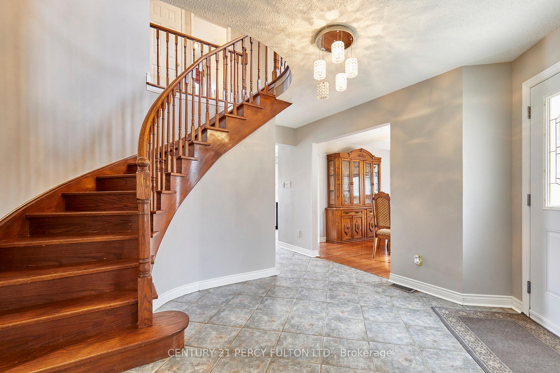 Photo 4 of 535 Gardenview Square, Pickering, Amberlea — HOMEH