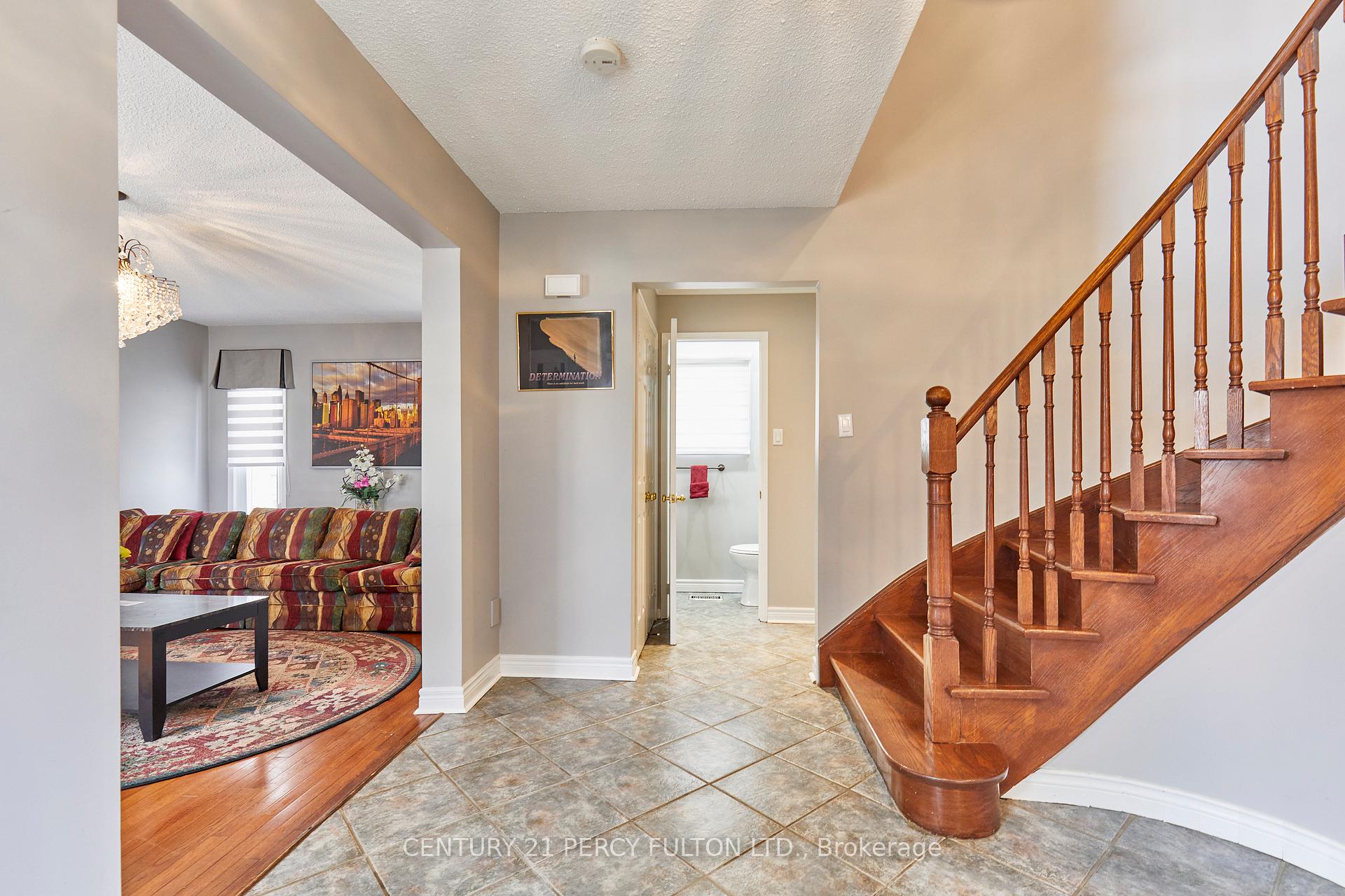Photo 5 of 535 Gardenview Square, Pickering, Amberlea — HOMEH