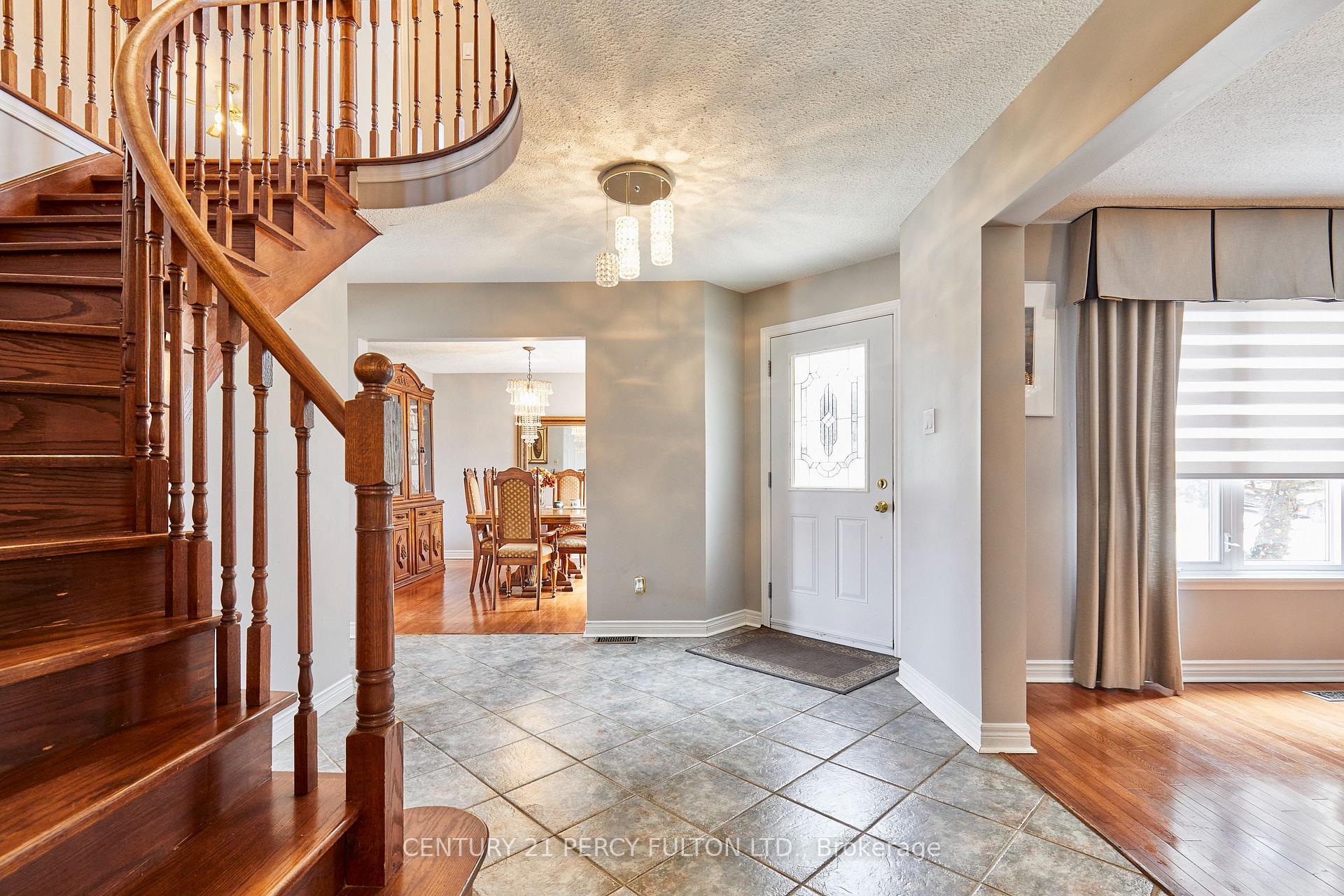 Photo 6 of 535 Gardenview Square, Pickering, Amberlea — HOMEH