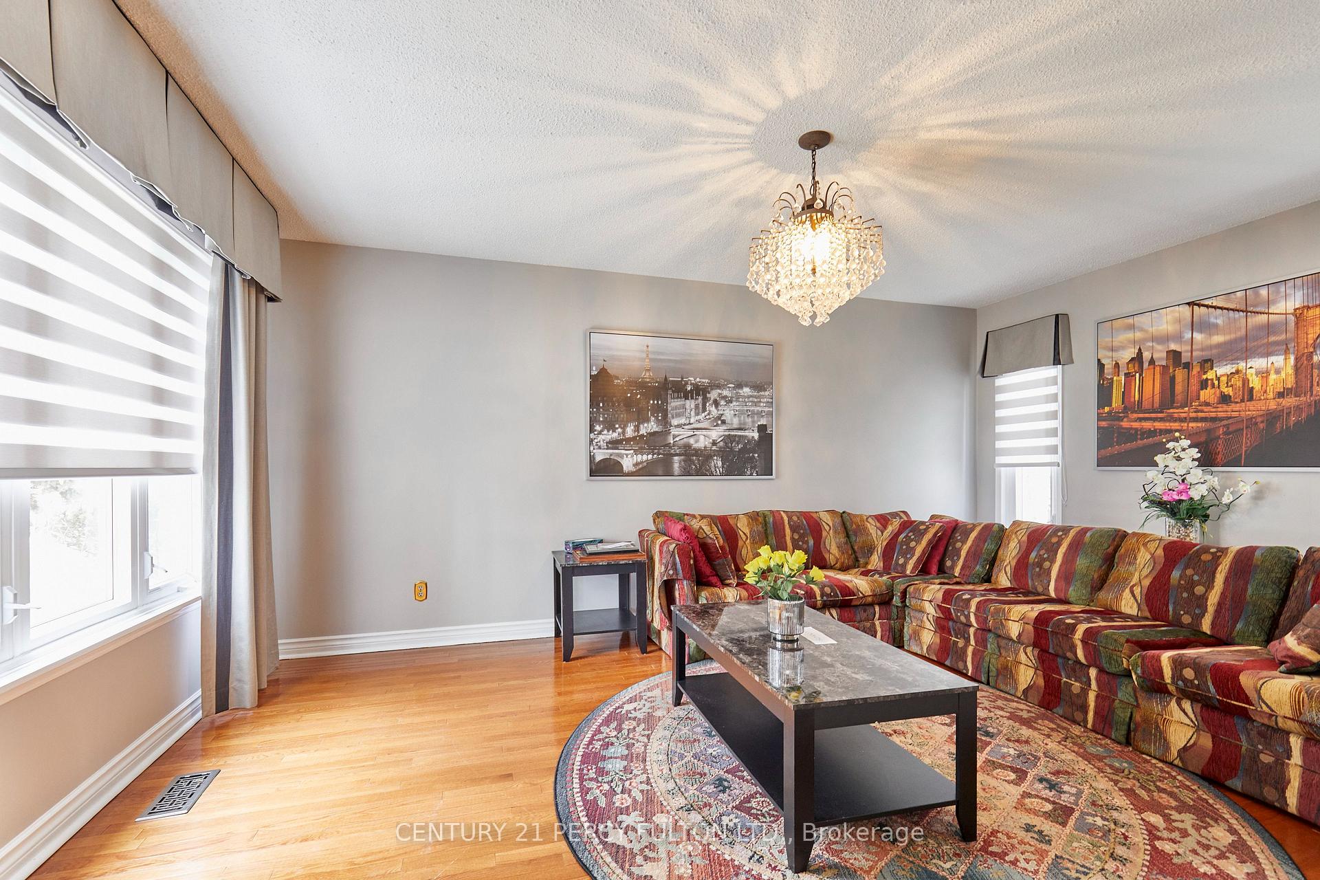 Photo 7 of 535 Gardenview Square, Pickering, Amberlea — HOMEH