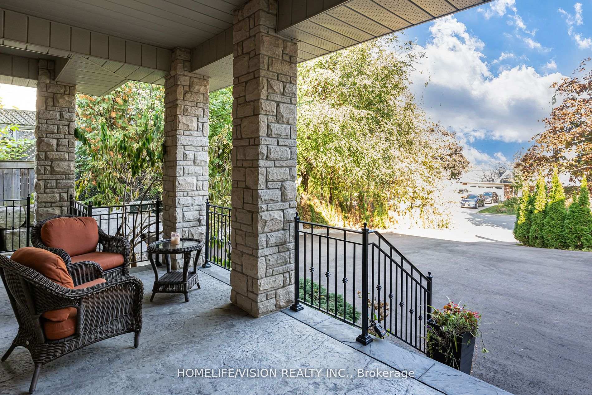 Photo 3 of 1836 Spruce Hill Road, Pickering, Dunbarton — HOMEH
