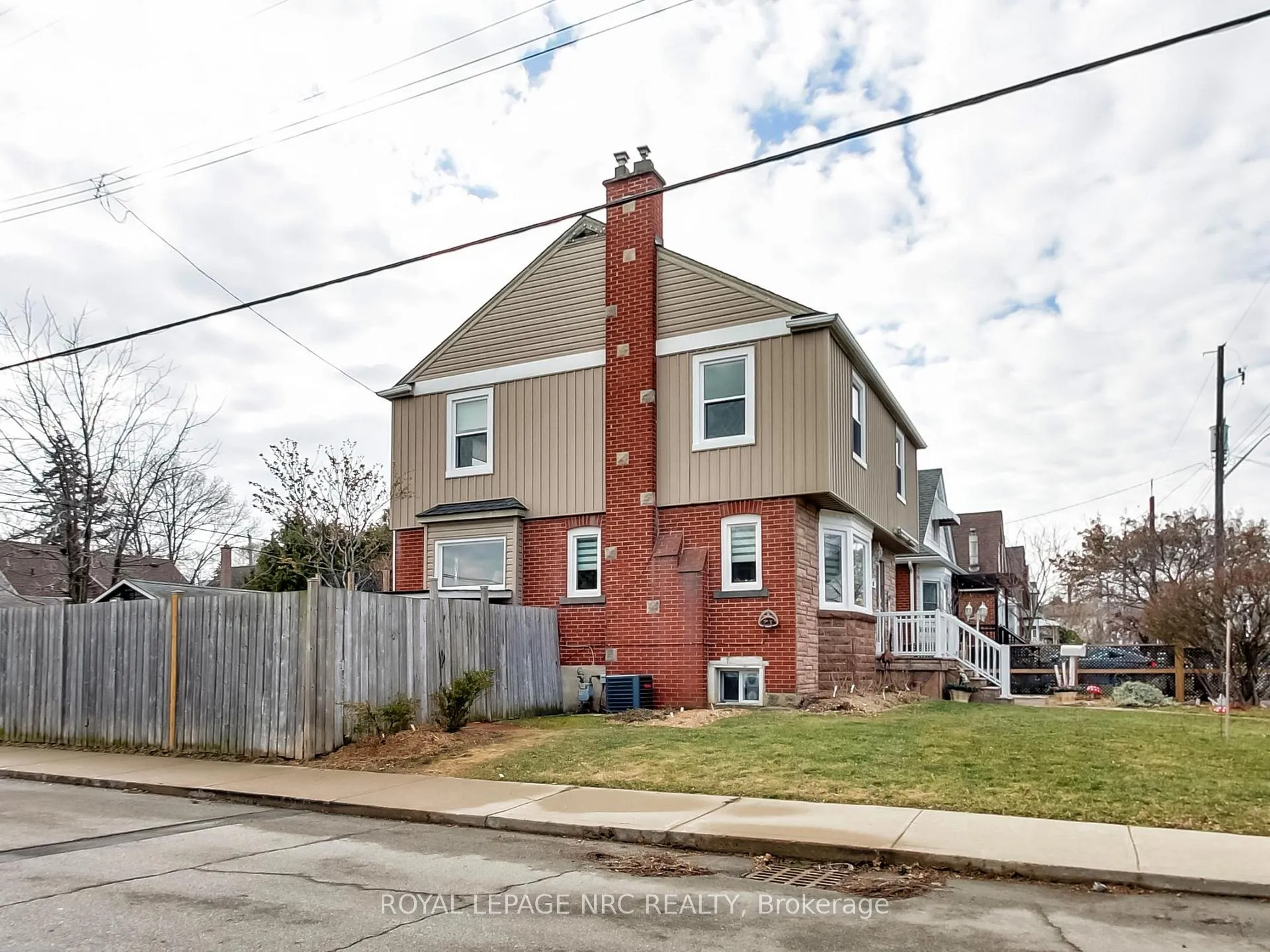 Photo 2 of 91 Weir Street S, Hamilton, Bartonville — HOMEH
