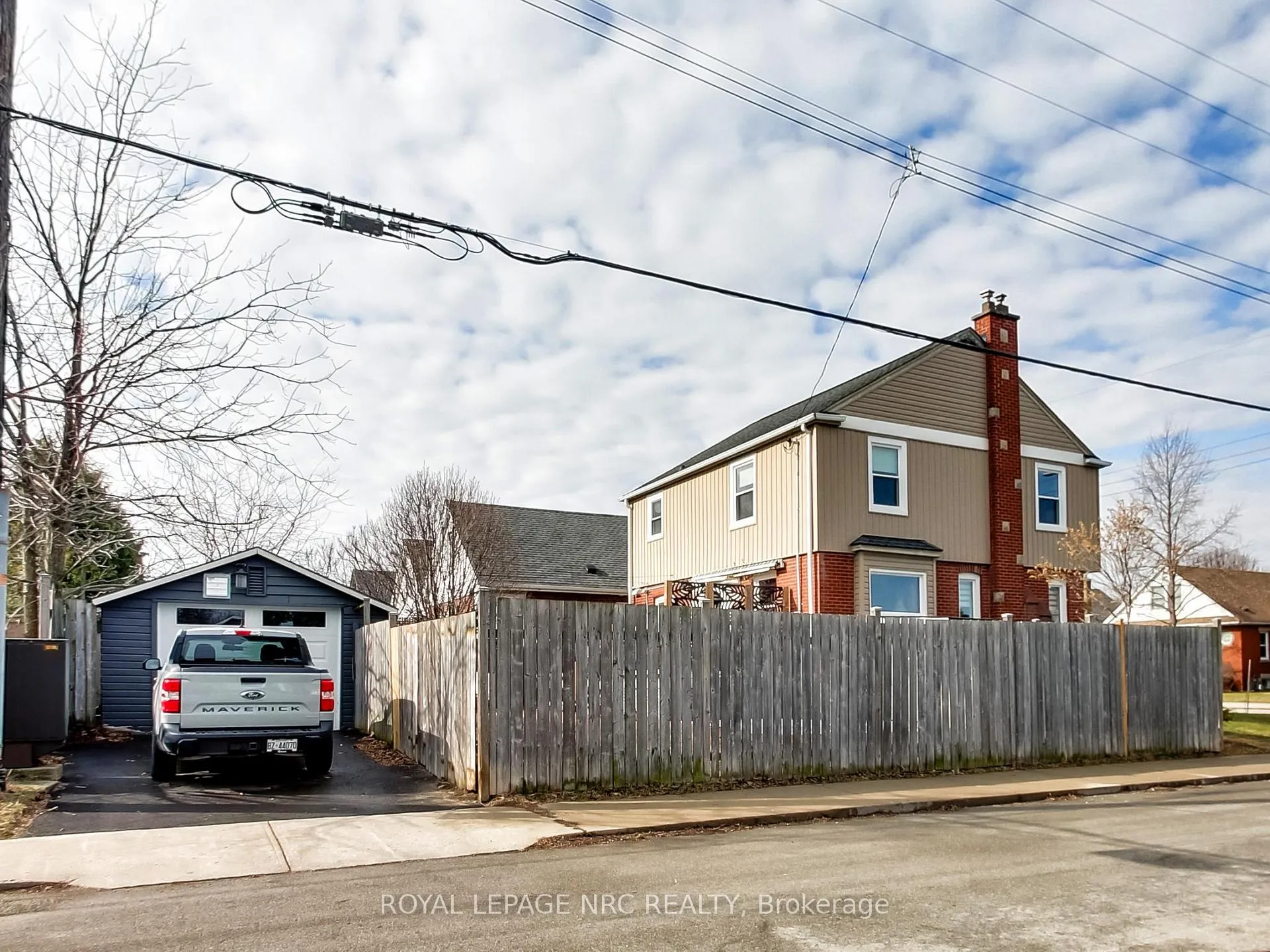 Photo 3 of 91 Weir Street S, Hamilton, Bartonville — HOMEH