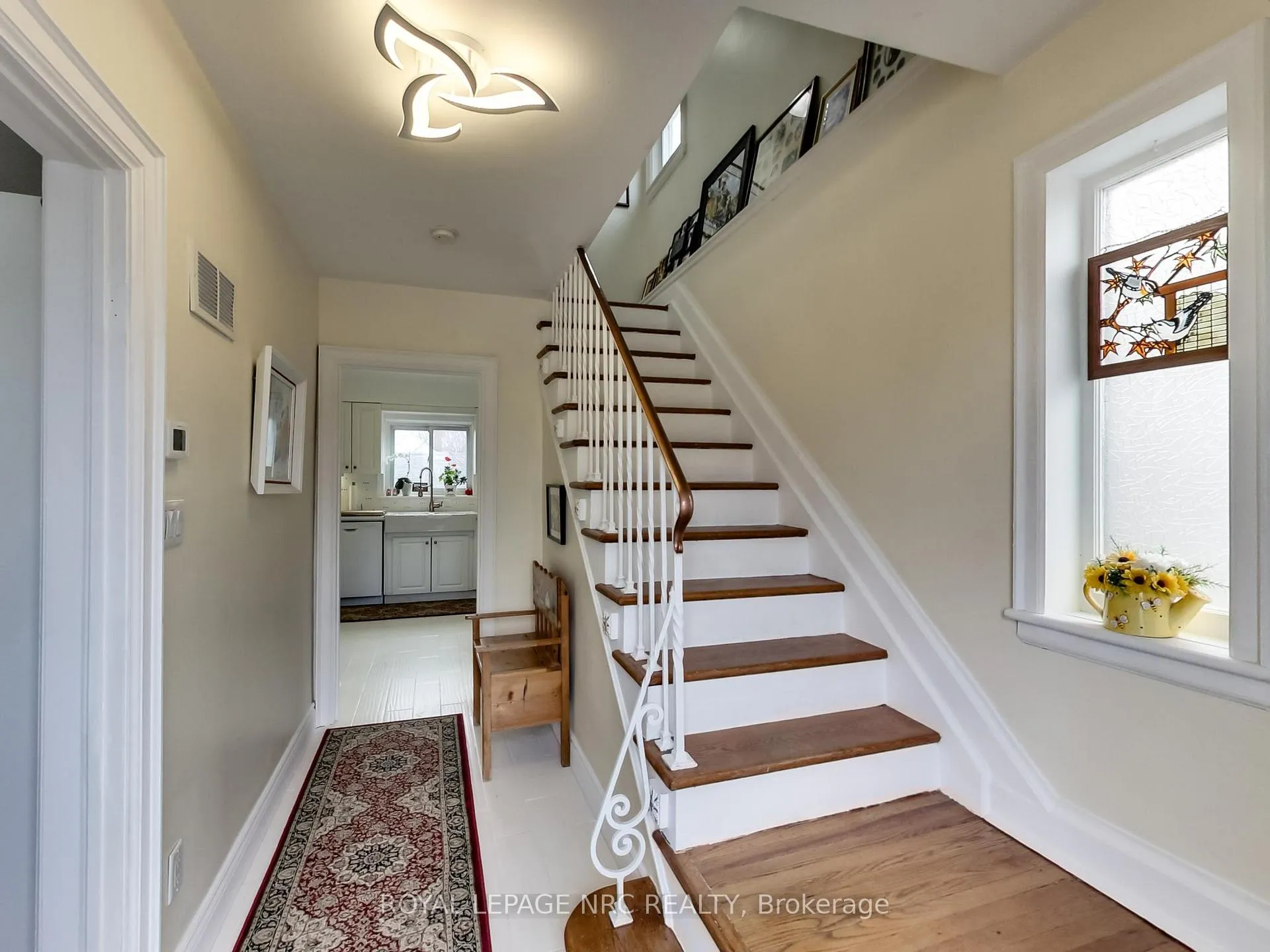 Photo 4 of 91 Weir Street S, Hamilton, Bartonville — HOMEH