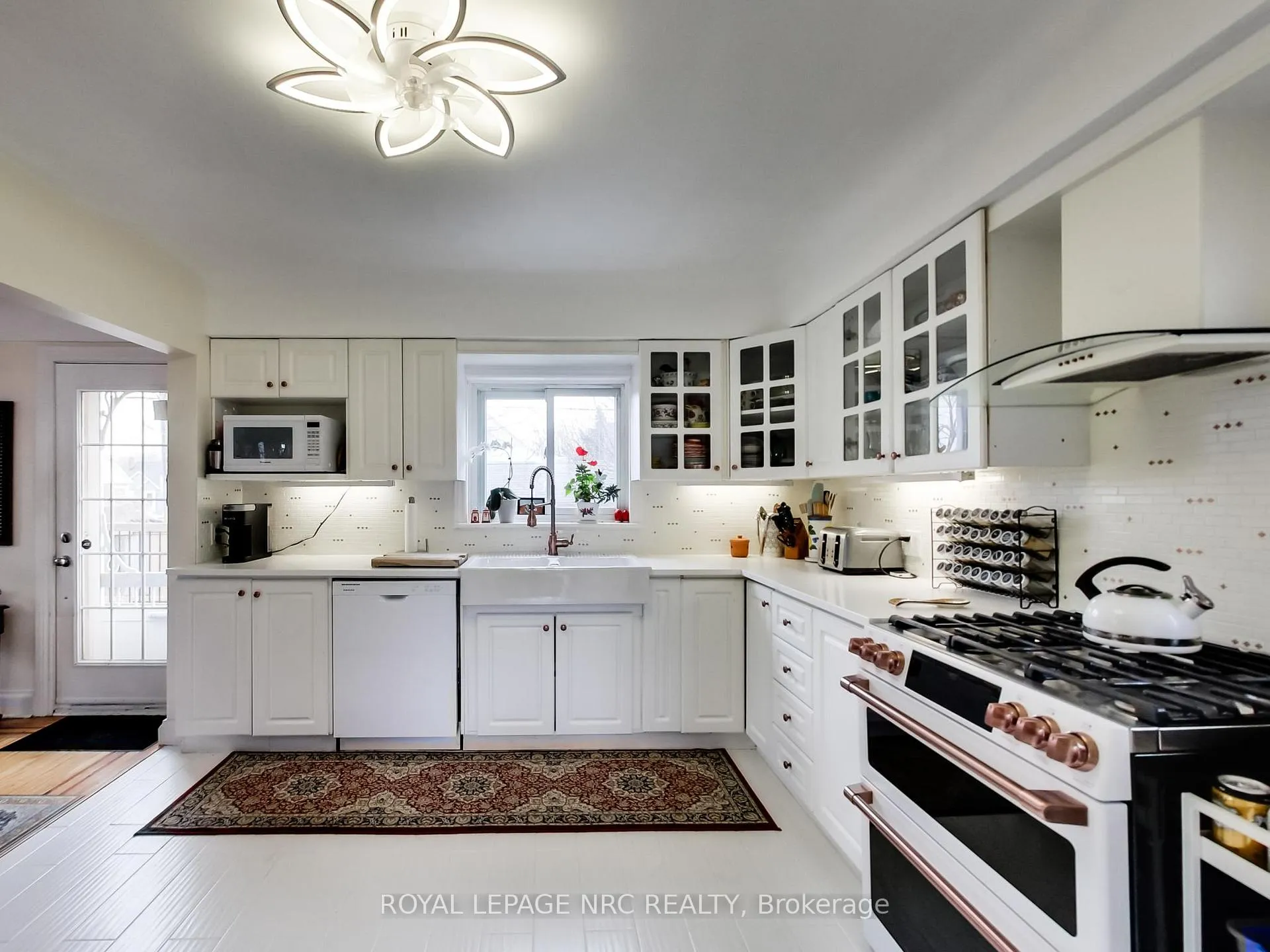 Photo 5 of 91 Weir Street S, Hamilton, Bartonville — HOMEH