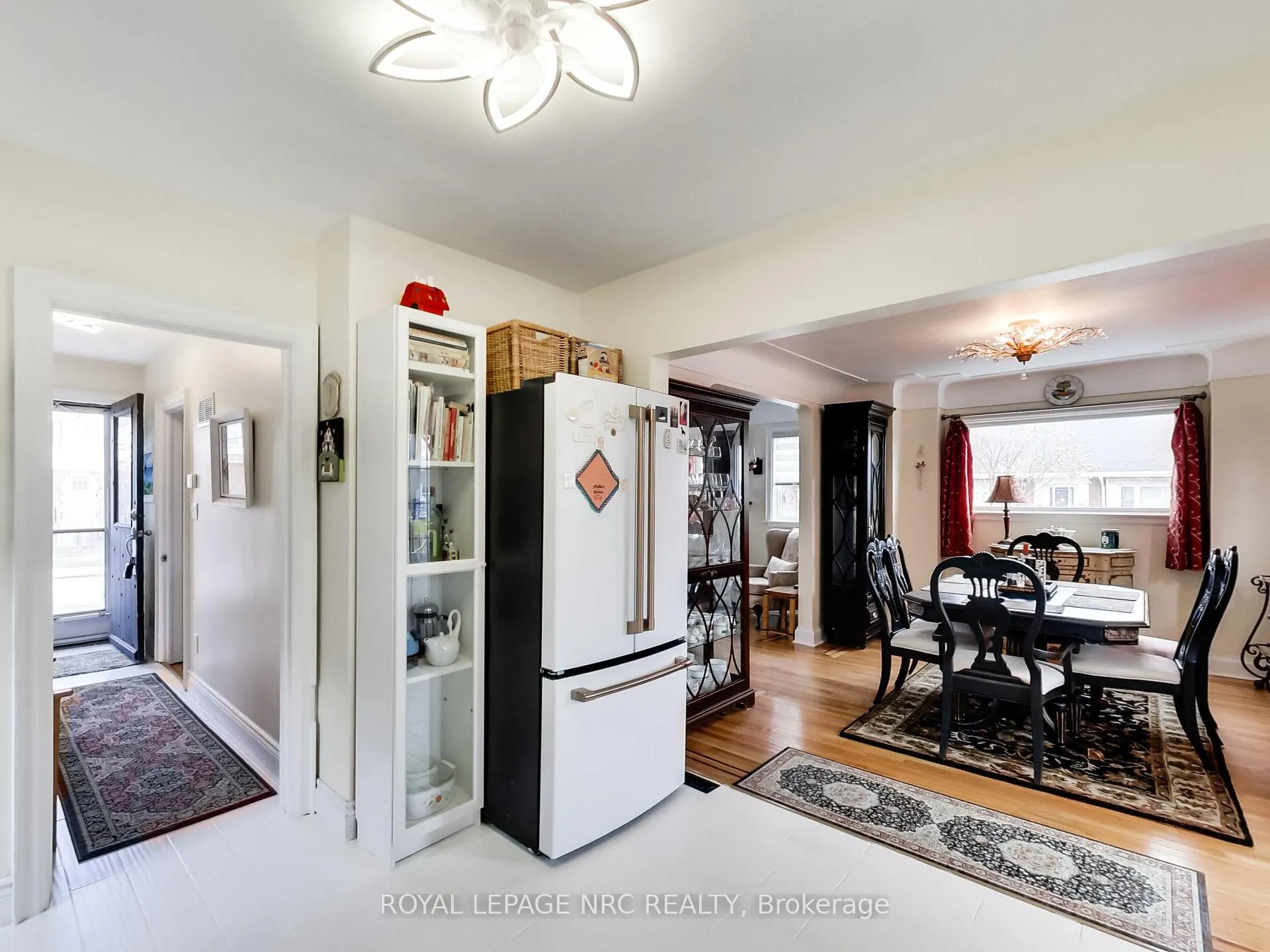 Photo 7 of 91 Weir Street S, Hamilton, Bartonville — HOMEH