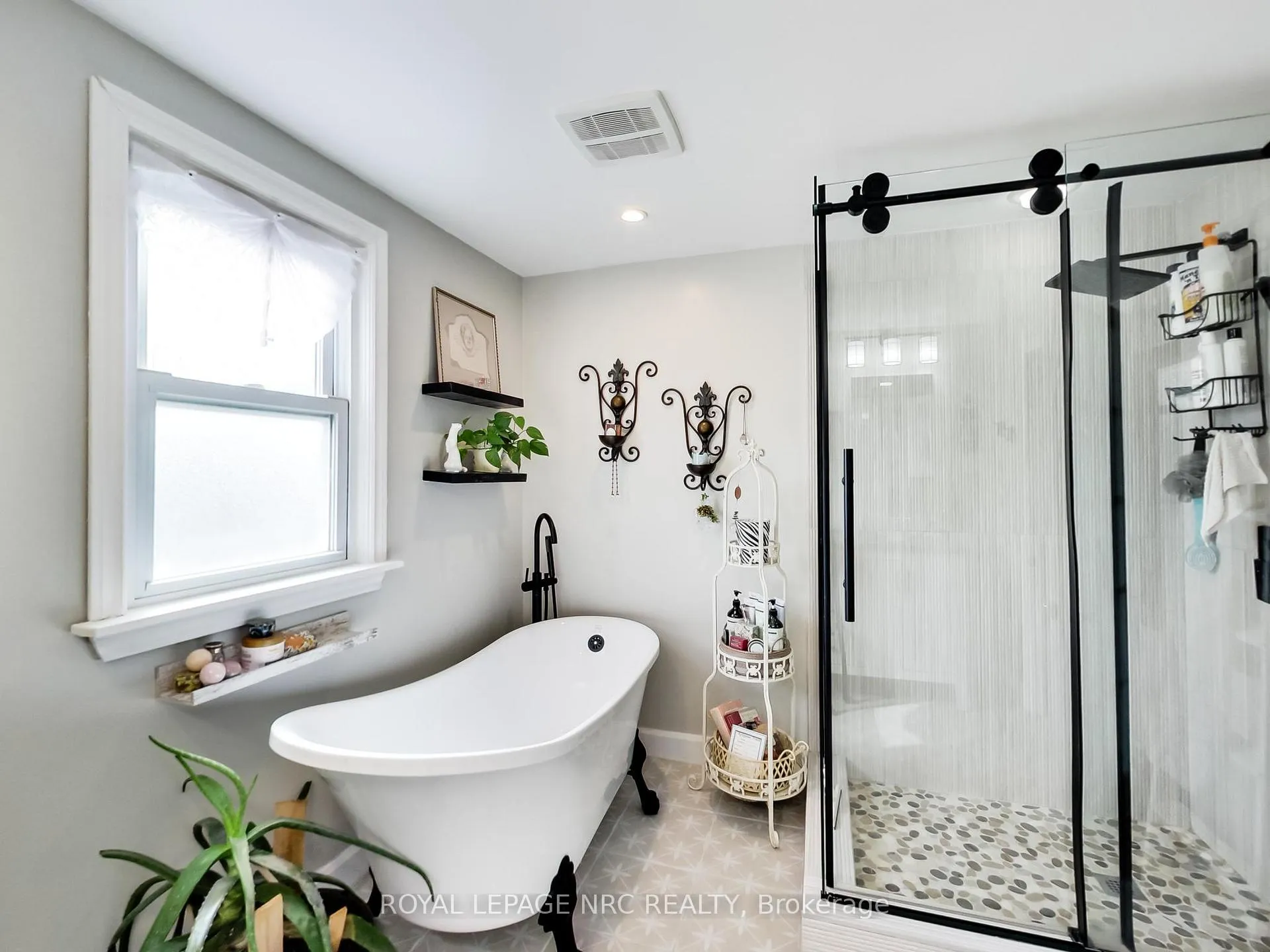 Photo 16 of 91 Weir Street S, Hamilton, Bartonville — HOMEH