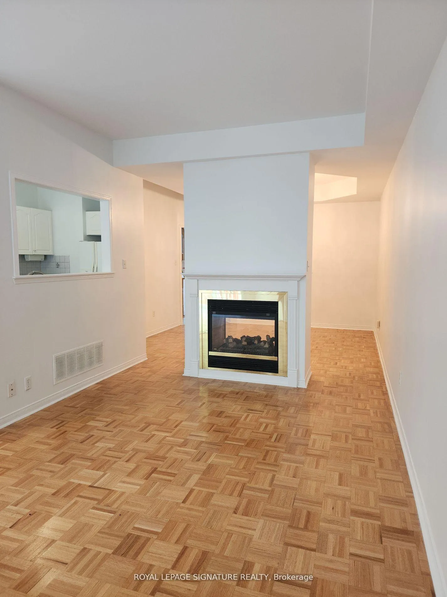 Photo 4 of 115 Blue Willow Drive, Vaughan, East Woodbridge — HOMEH